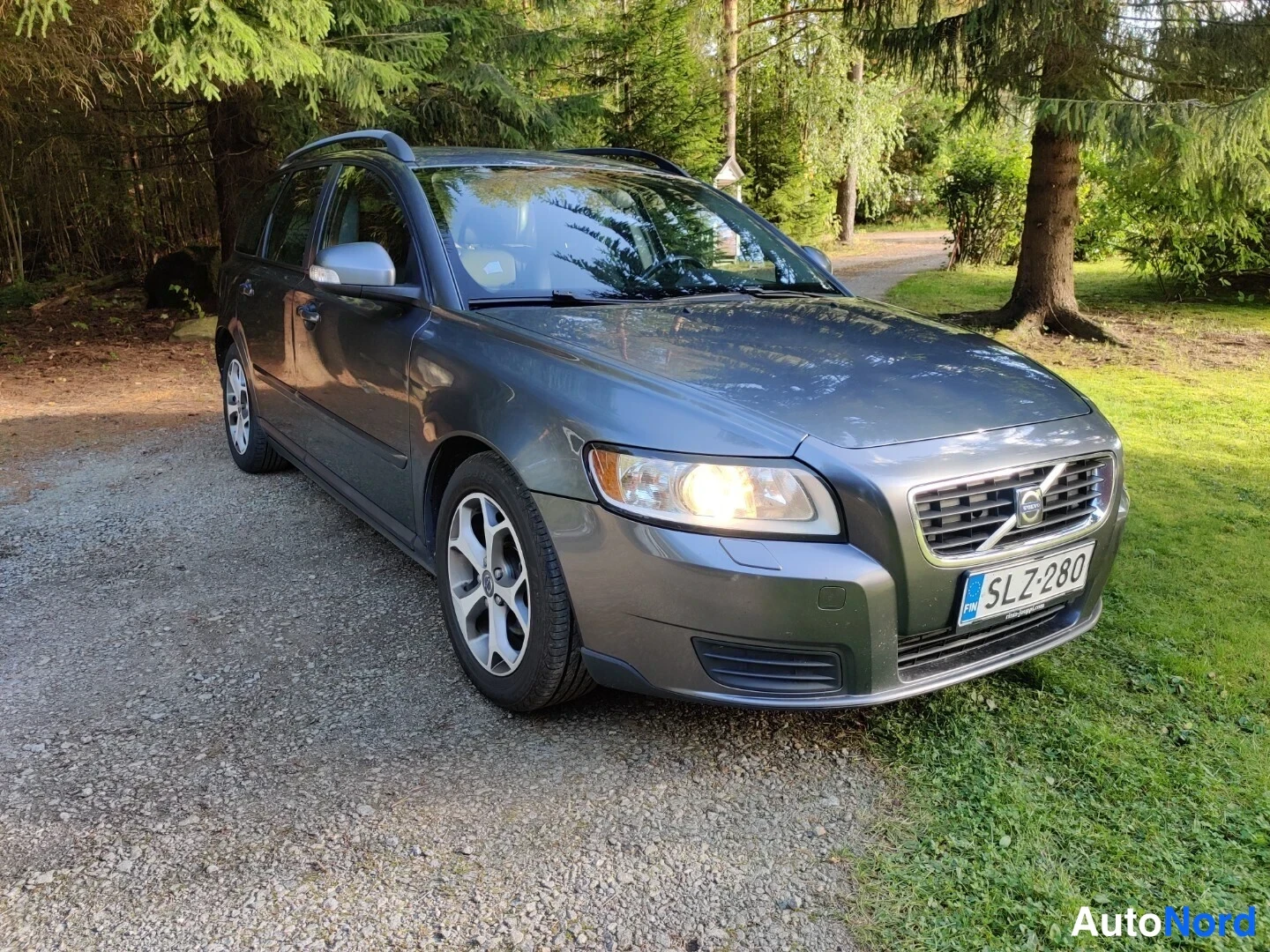 Harmaa Volvo V50 2009, etuviisto, keula oikealle, kuva 6