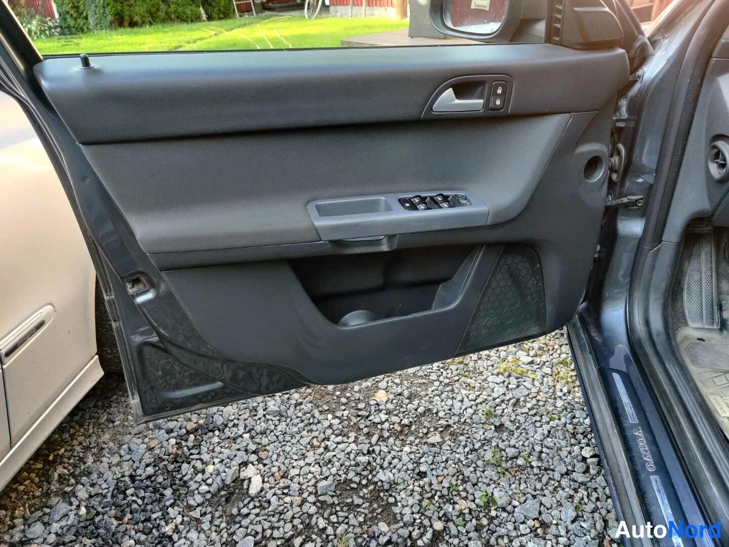 Harmaa Volvo V50 2009, yksityiskohta, kuva 32
