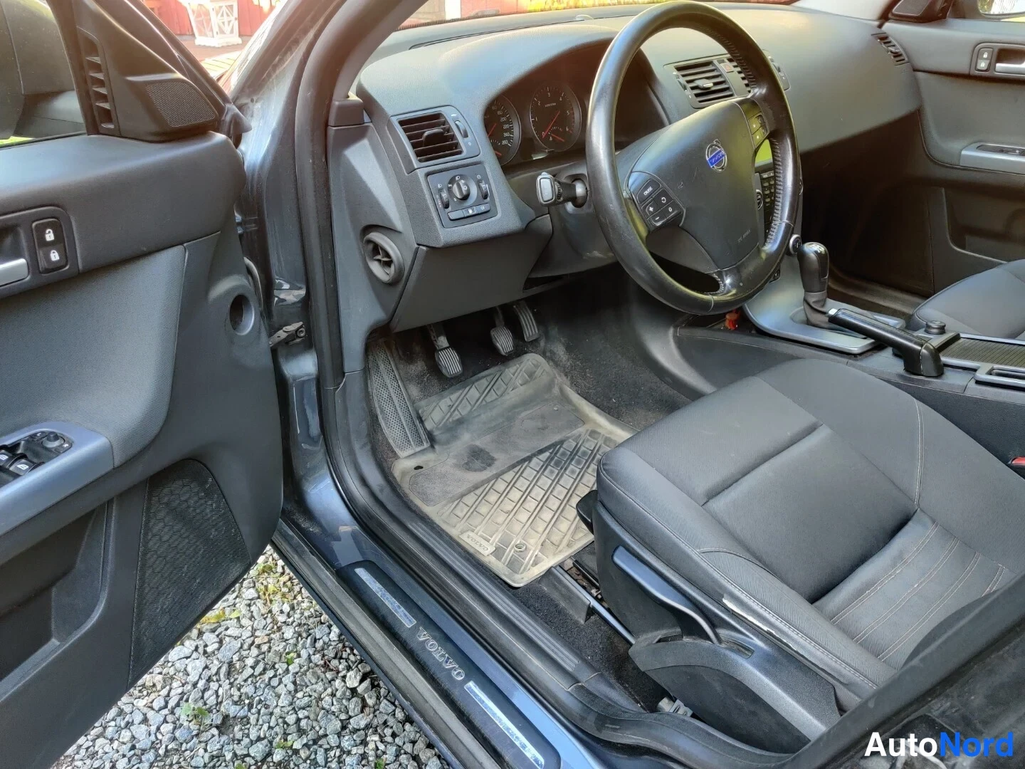 Harmaa Volvo V50 2009, ohjaamo, kuva 24