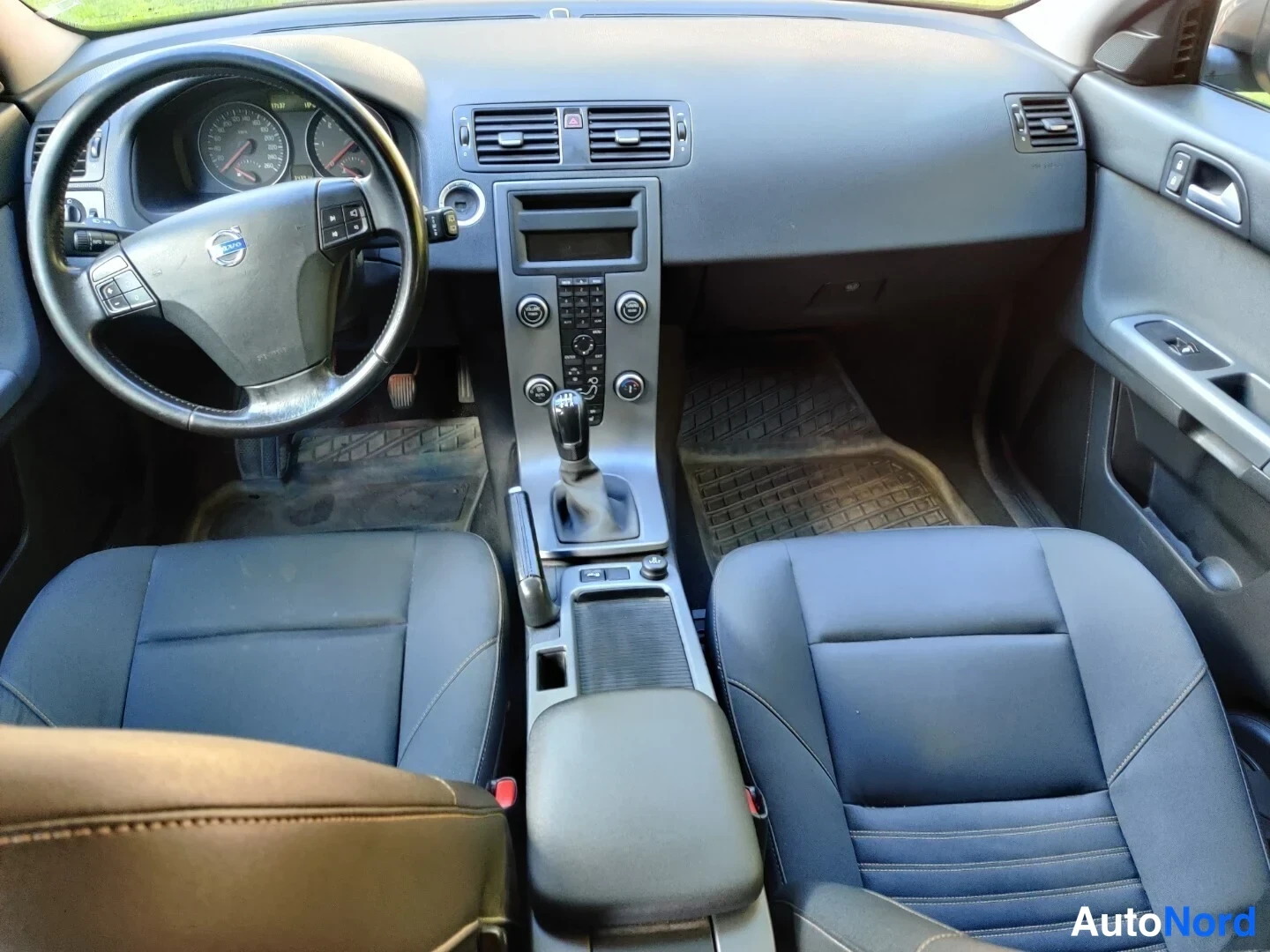 Harmaa Volvo V50 2009, etuistuimet, kuva 26