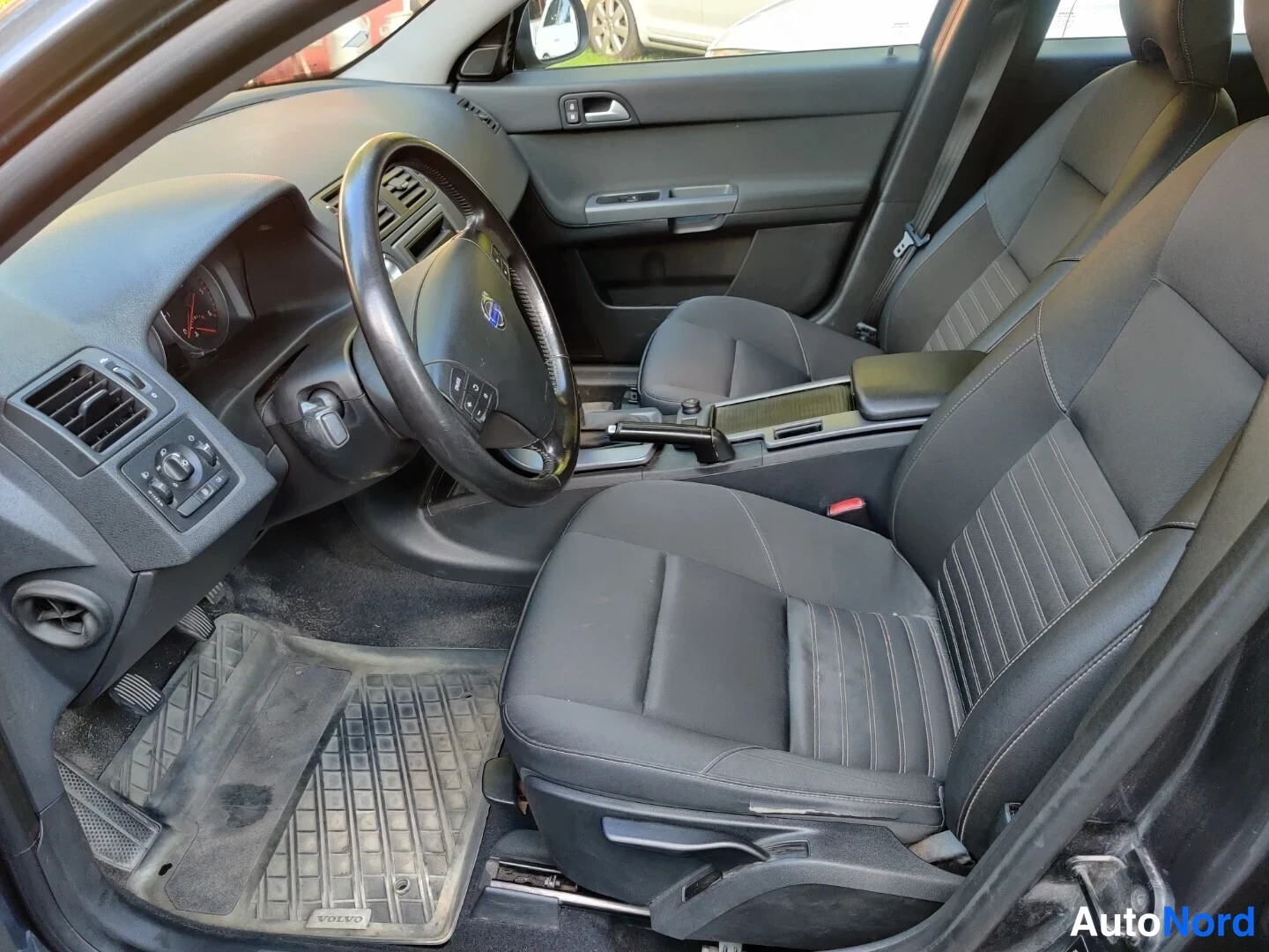 Harmaa Volvo V50 2009, etuistuimet, kuva 27