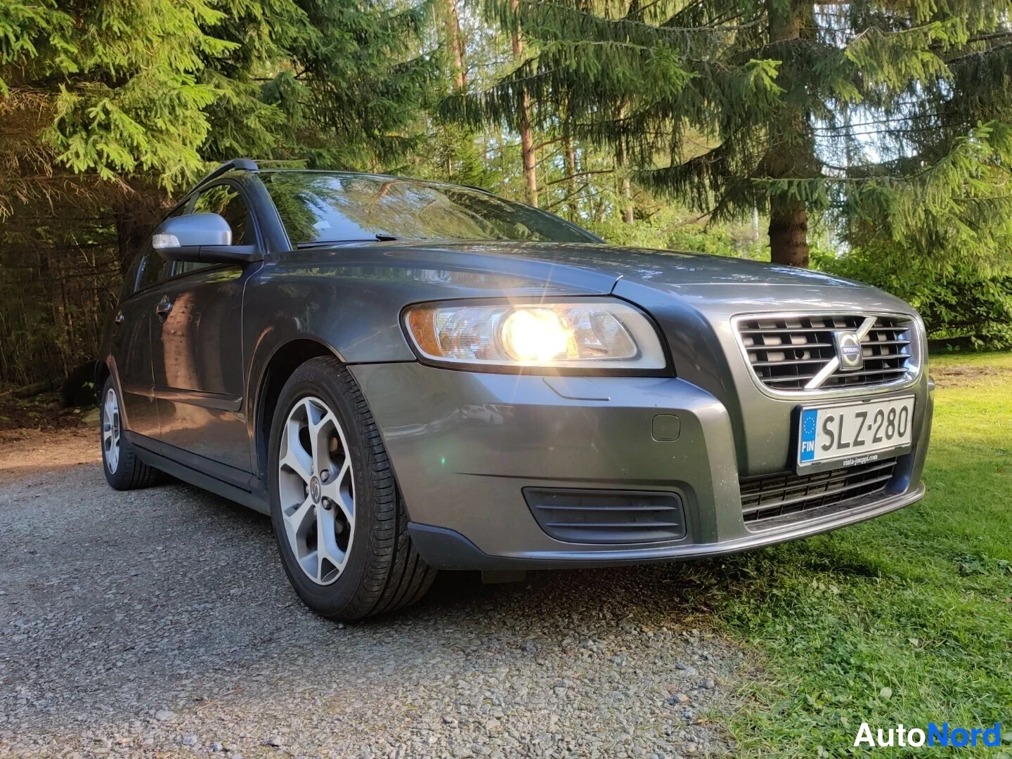 Harmaa Volvo V50 2009, etuviisto, keula oikealle, kuva 10