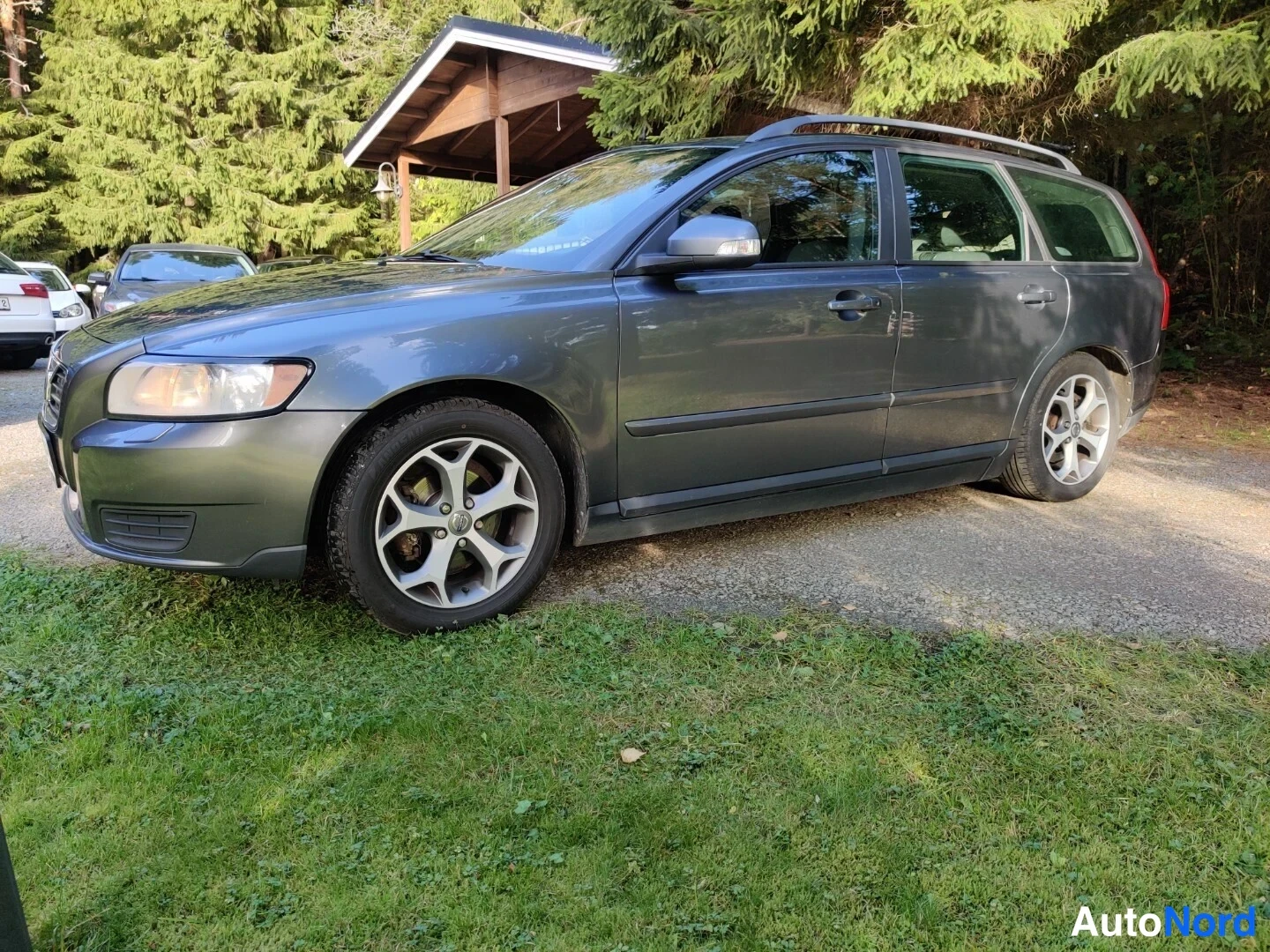 Harmaa Volvo V50 2009, etuviisto, keula vasemmalle, kuva 4