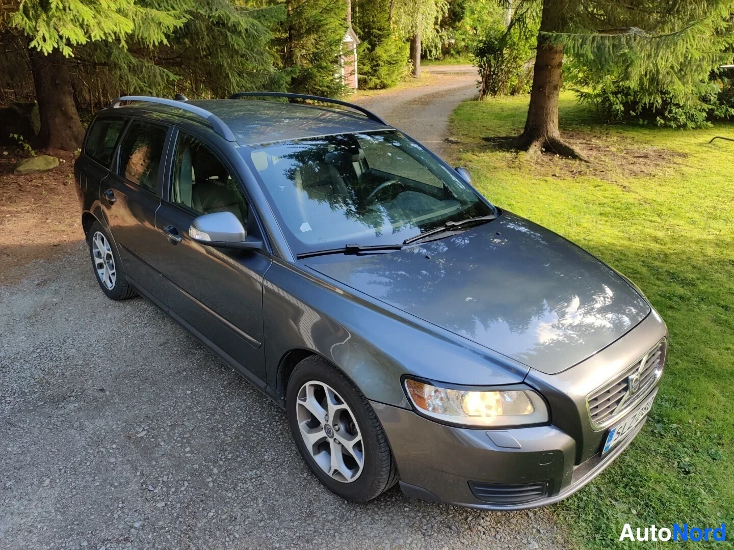 Harmaa Volvo V50 2009, etuviisto, keula oikealle, kuva 7