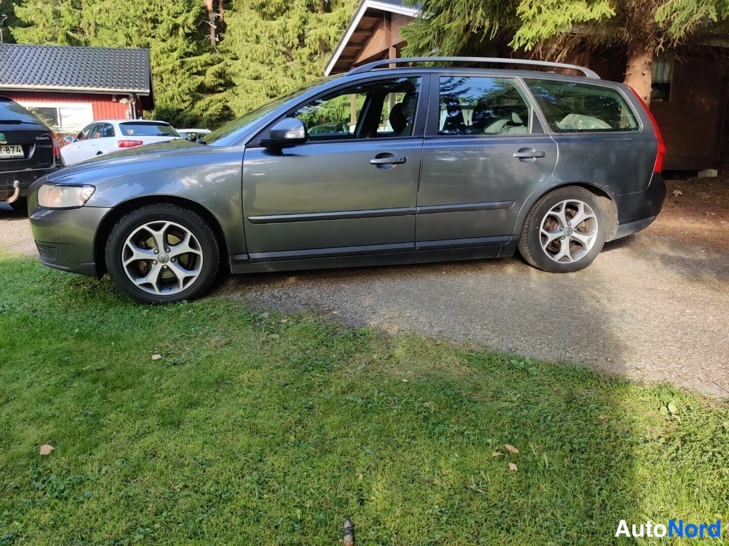 Harmaa Volvo V50 2009, etuviisto, keula vasemmalle, kuva 5