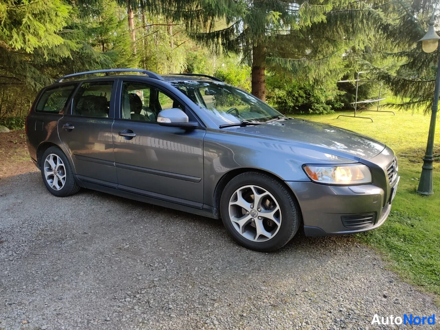 Harmaa Volvo V50 2009, etuviisto, keula oikealle, kuva 8