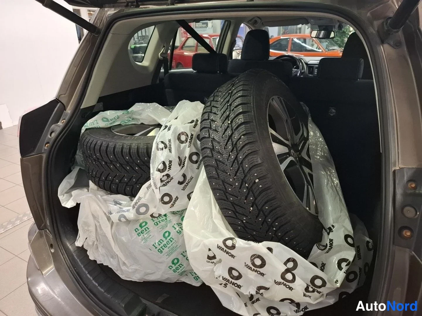 Beige Toyota RAV4 2016, tavaratila, kuva 14