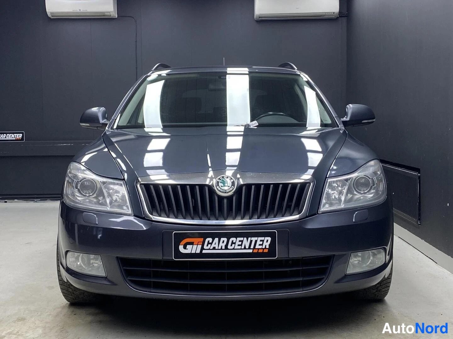 Harmaa Skoda Octavia 2013, edestä, kuva 3