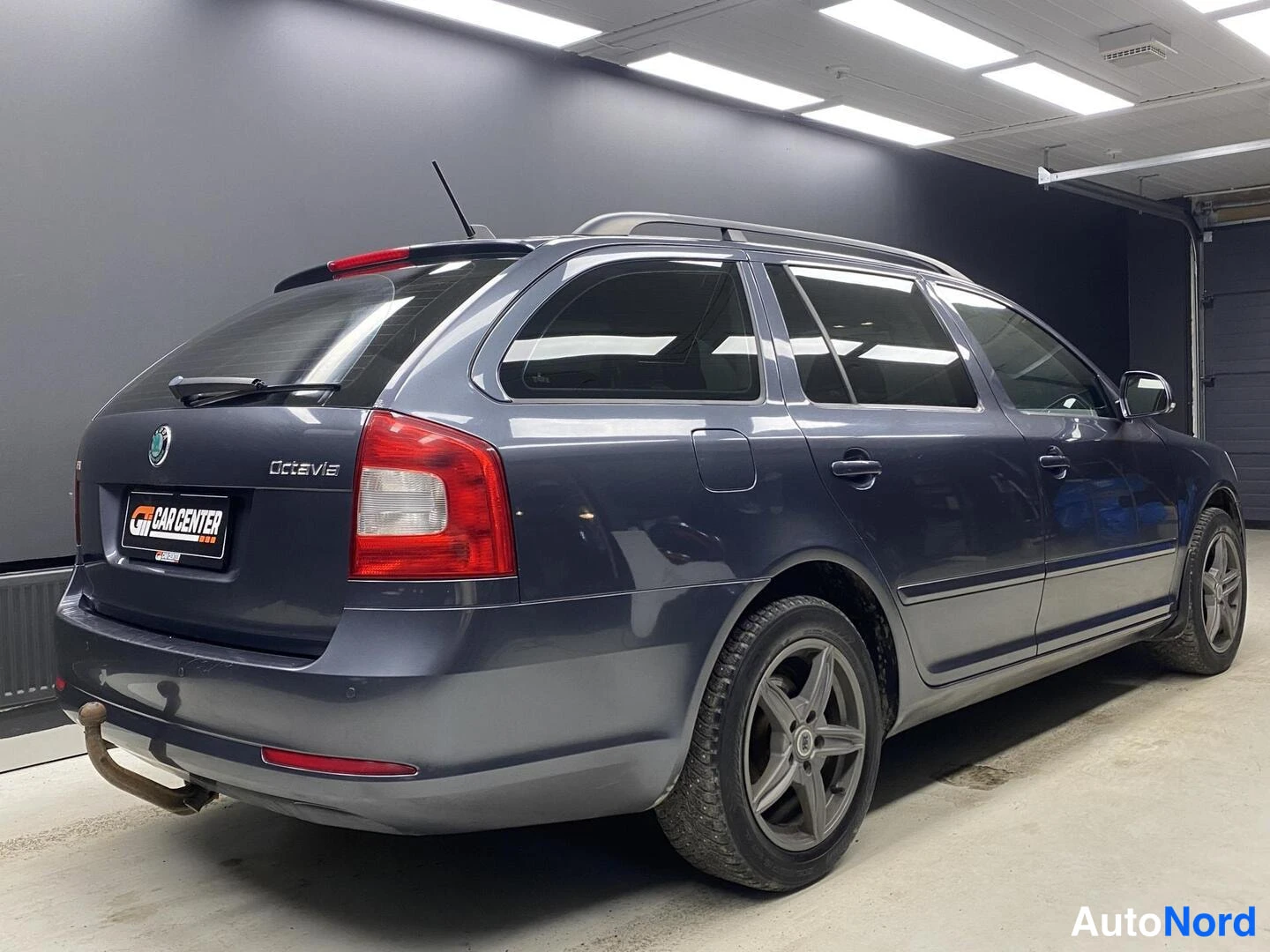 Harmaa Skoda Octavia 2013, takaviisto, kuva 5