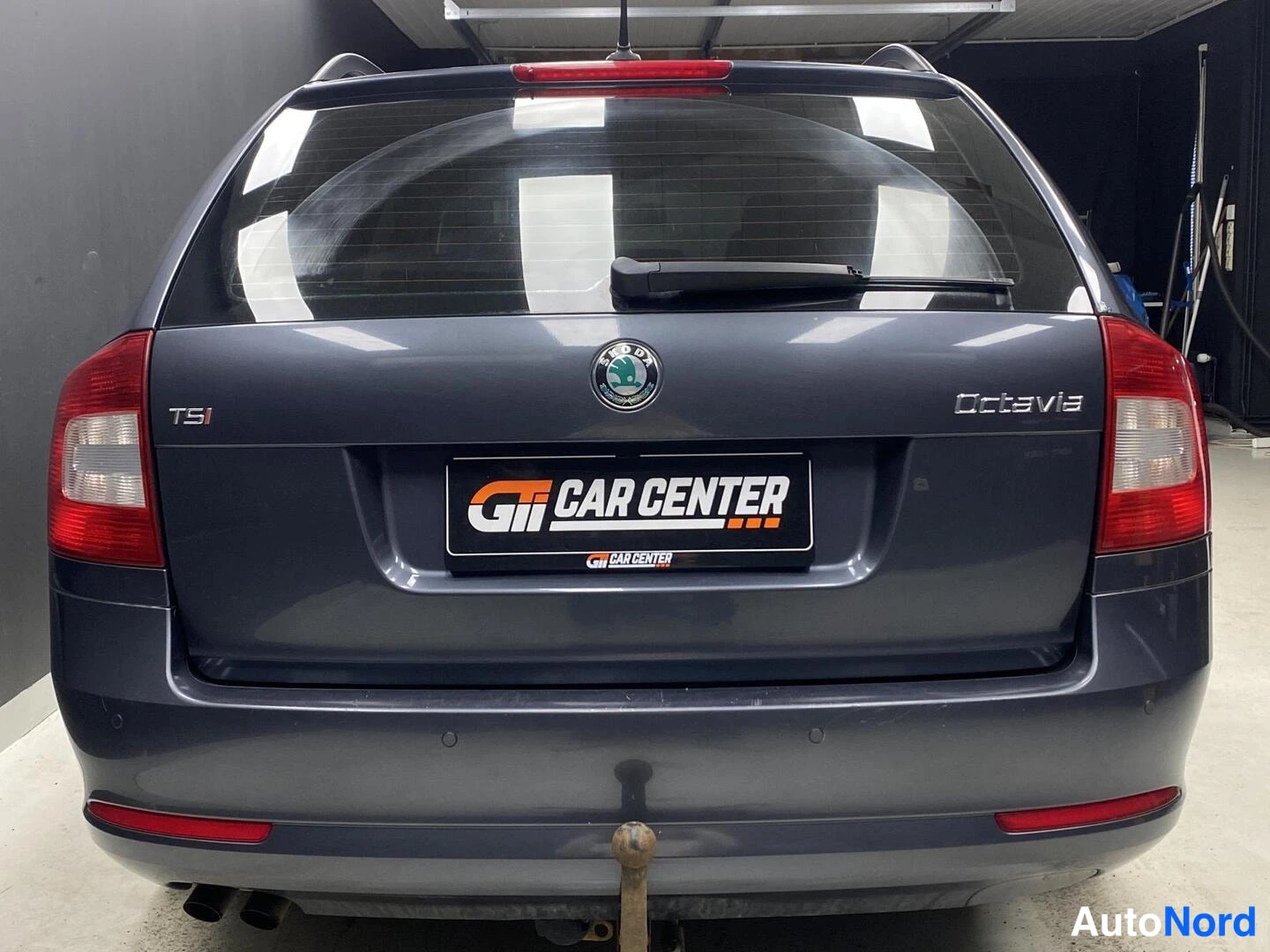 Harmaa Skoda Octavia 2013, takaa, kuva 6
