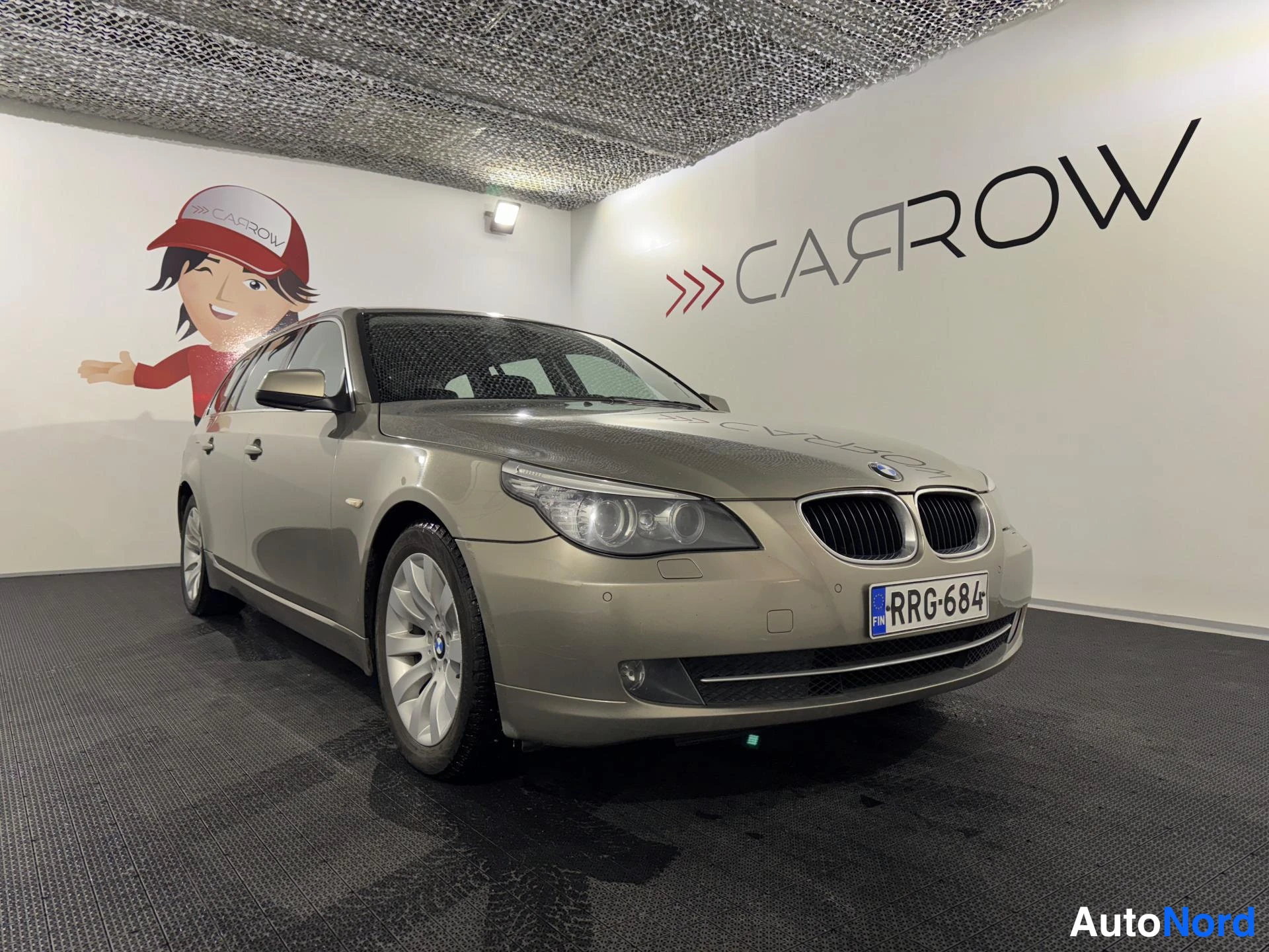 Kupari BMW 520d 2010, etuviisto, keula oikealle, kuva 2