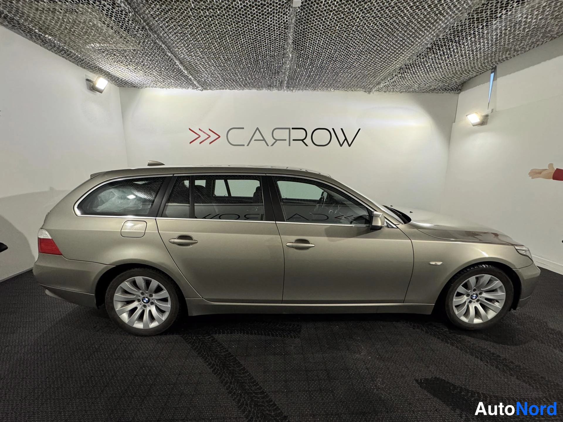 Kupari BMW 520d 2010, sivulta, kuva 4