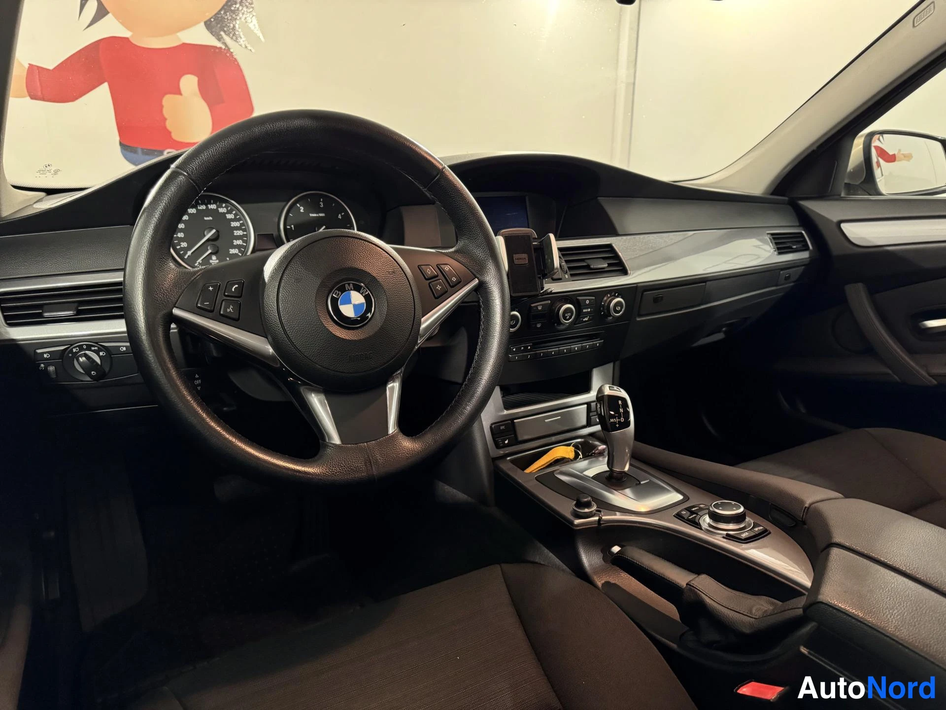 Kupari BMW 520d 2010, ohjaamo, kuva 11