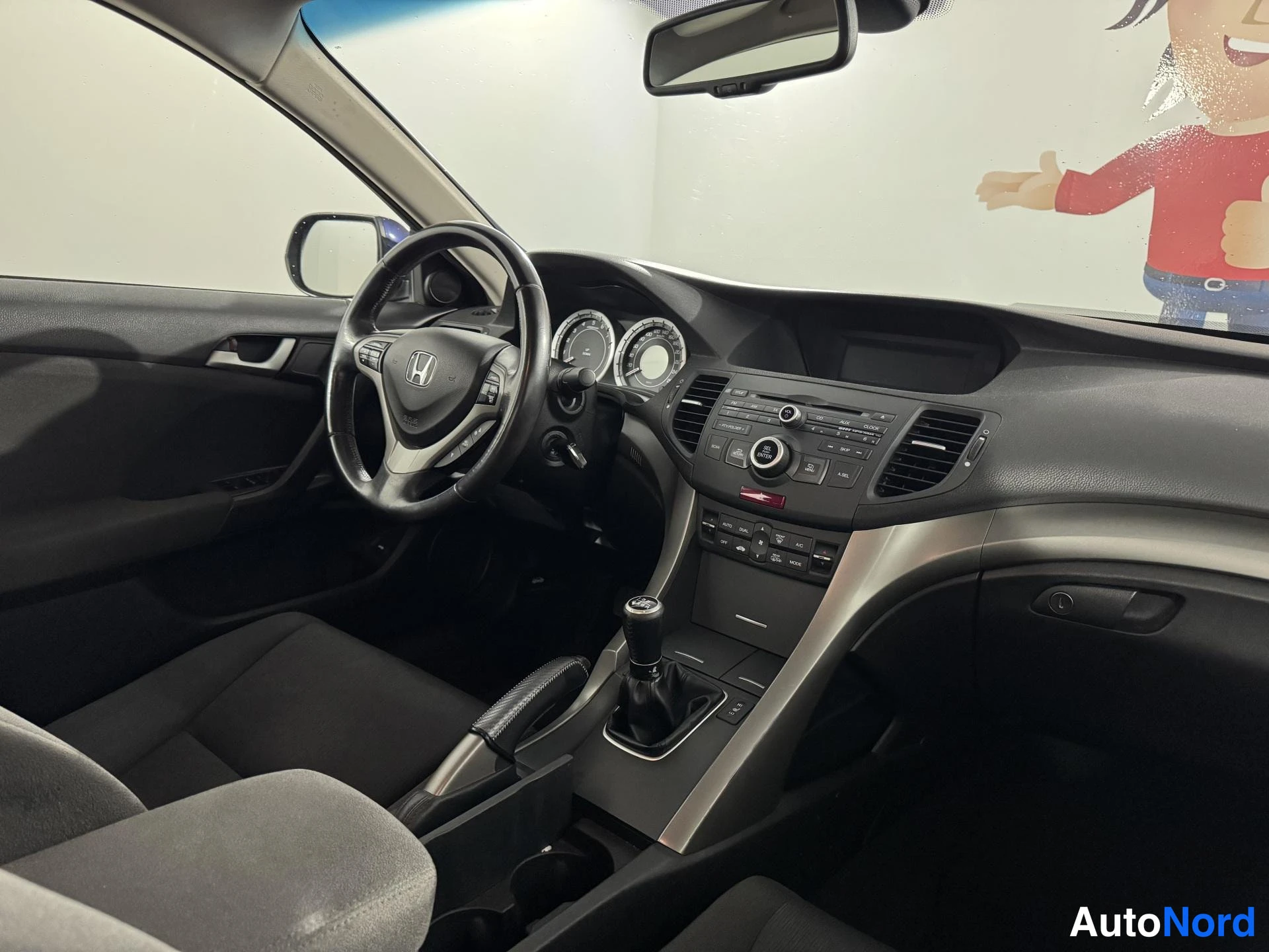 Sininen Honda Accord 2008, ohjaamo, kuva 11