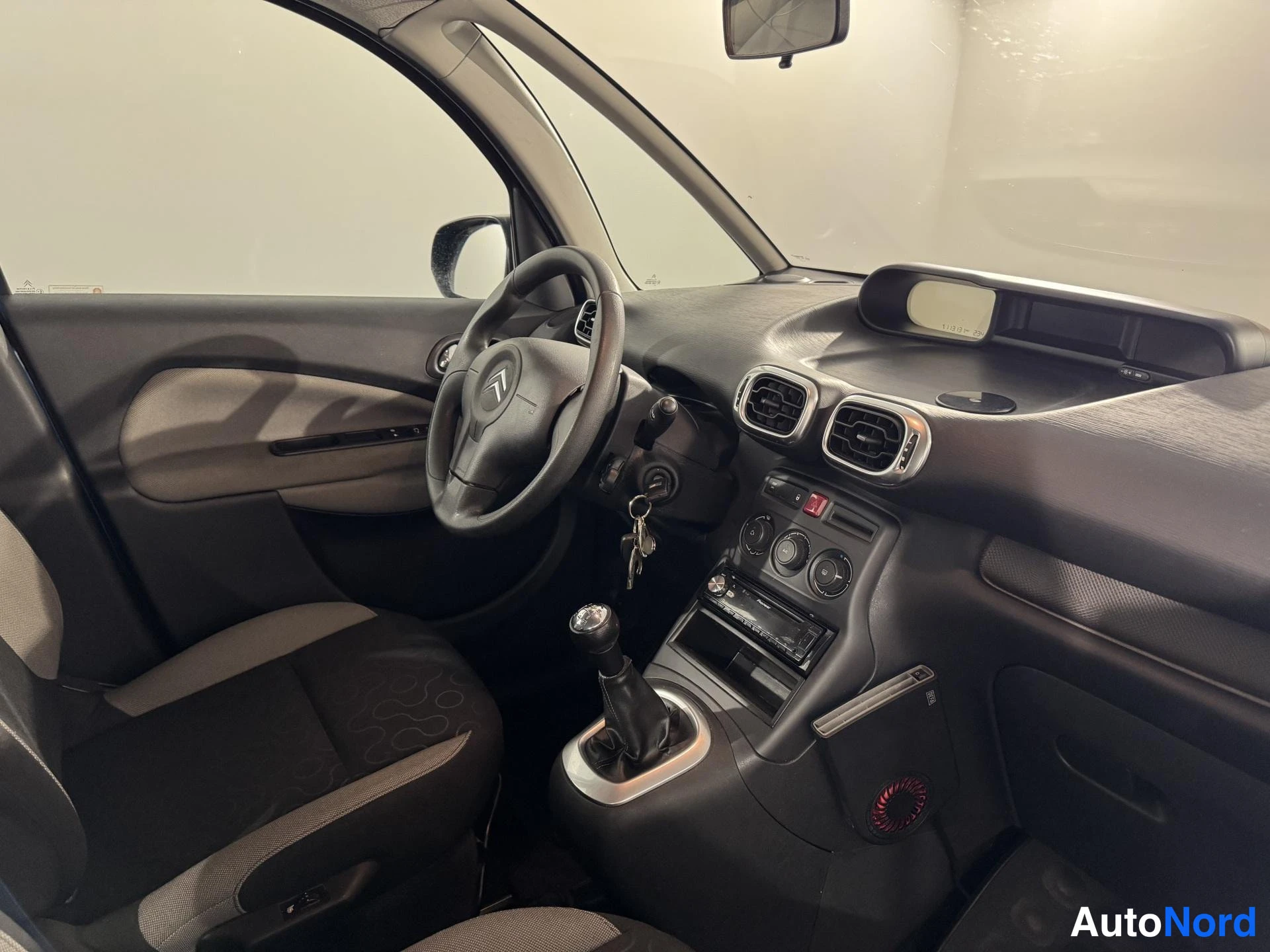 Sininen Citroen C3 Picasso 2010, ohjaamo, kuva 14