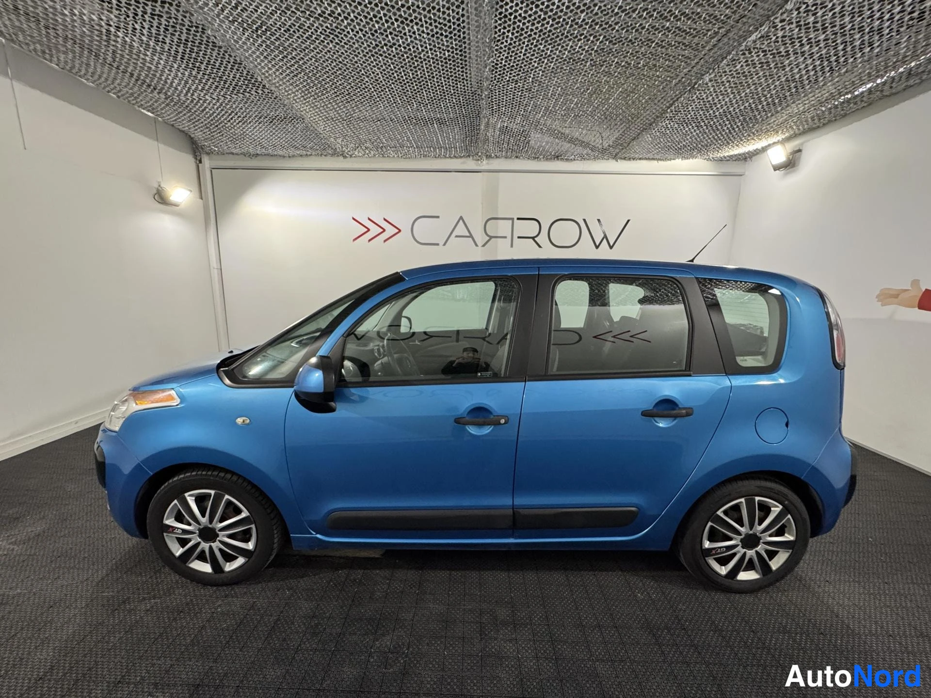 Sininen Citroen C3 Picasso 2010, sivulta, kuva 5