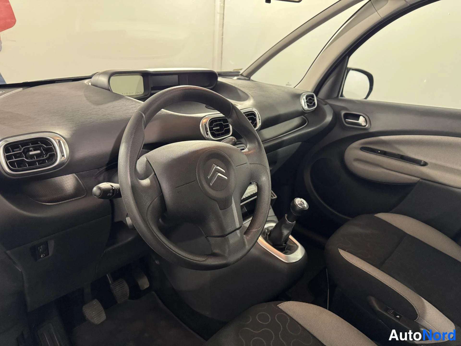 Sininen Citroen C3 Picasso 2010, ohjaamo, kuva 9