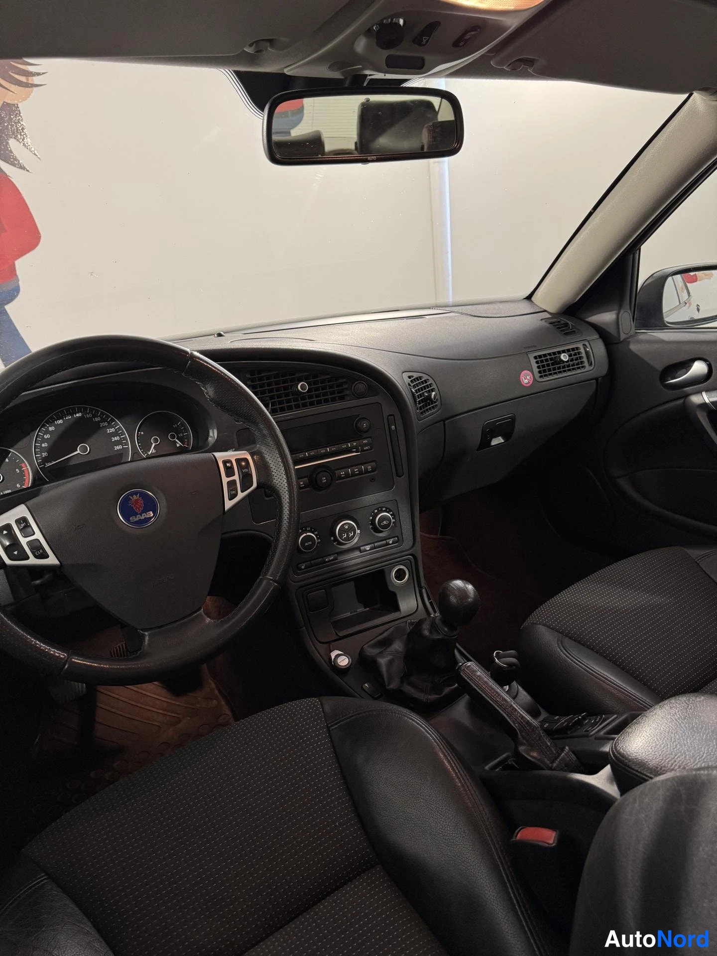 Musta Saab 9-5 2008, ohjaamo, kuva 11