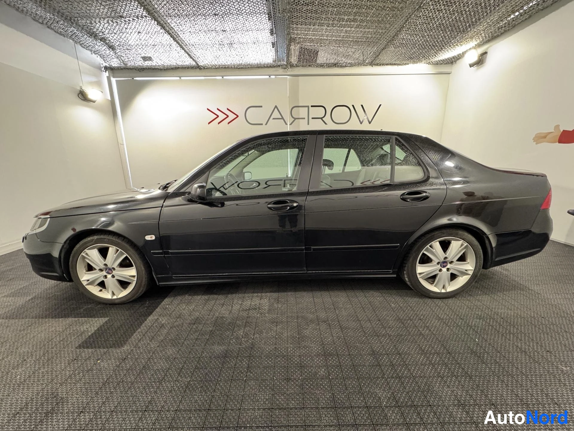 Musta Saab 9-5 2008, sivulta, kuva 4