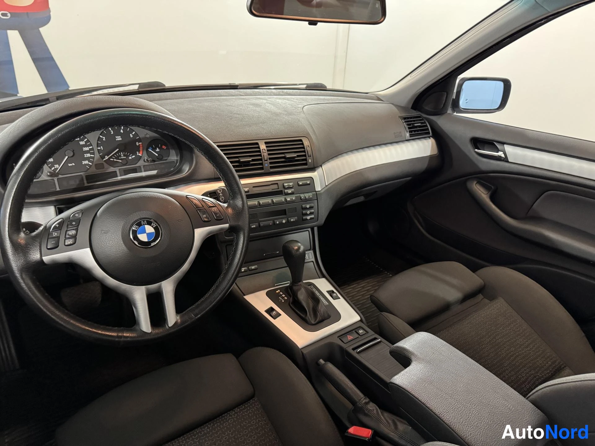 Harmaa BMW 318i 2003, ohjaamo, kuva 10