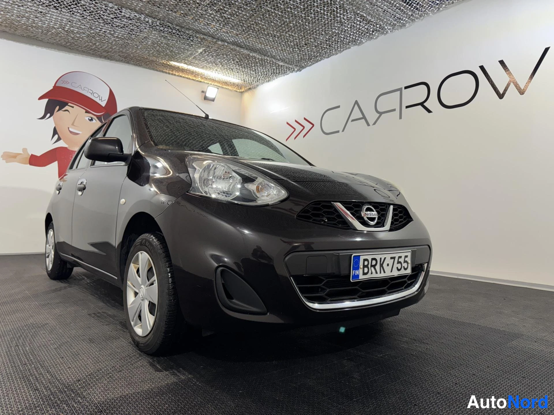 Violetti Nissan Micra 2013, etuviisto, keula oikealle, kuva 2