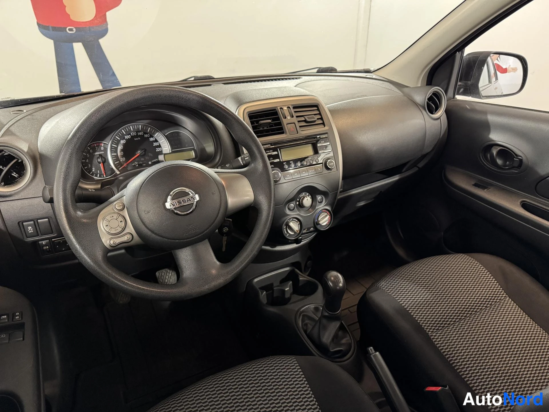 Violetti Nissan Micra 2013, ohjaamo, kuva 10