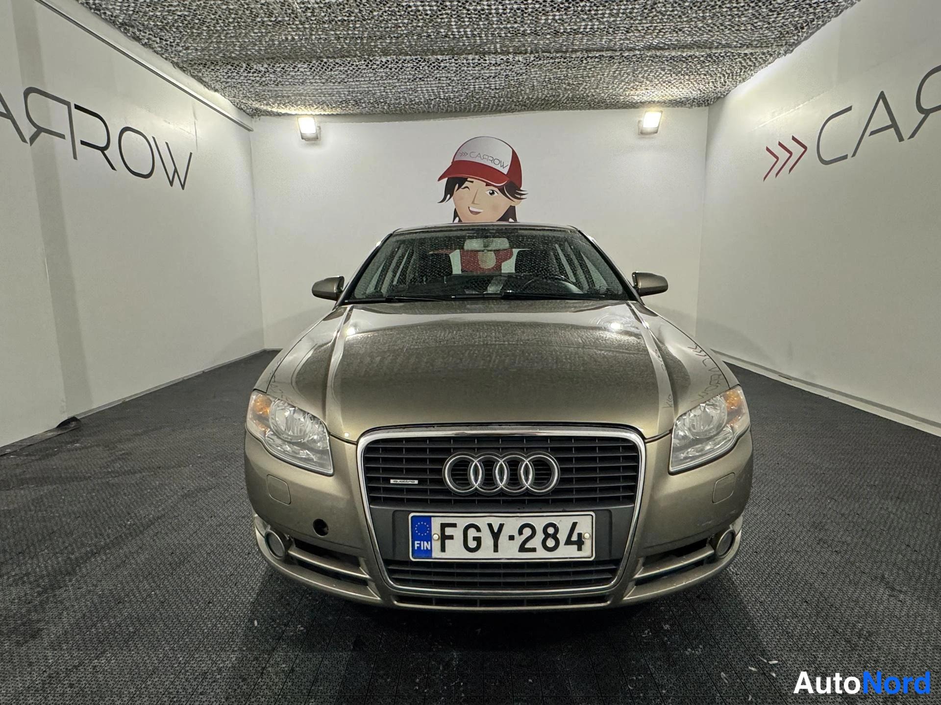 Keltainen Audi A4 2005, edestä, kuva 3