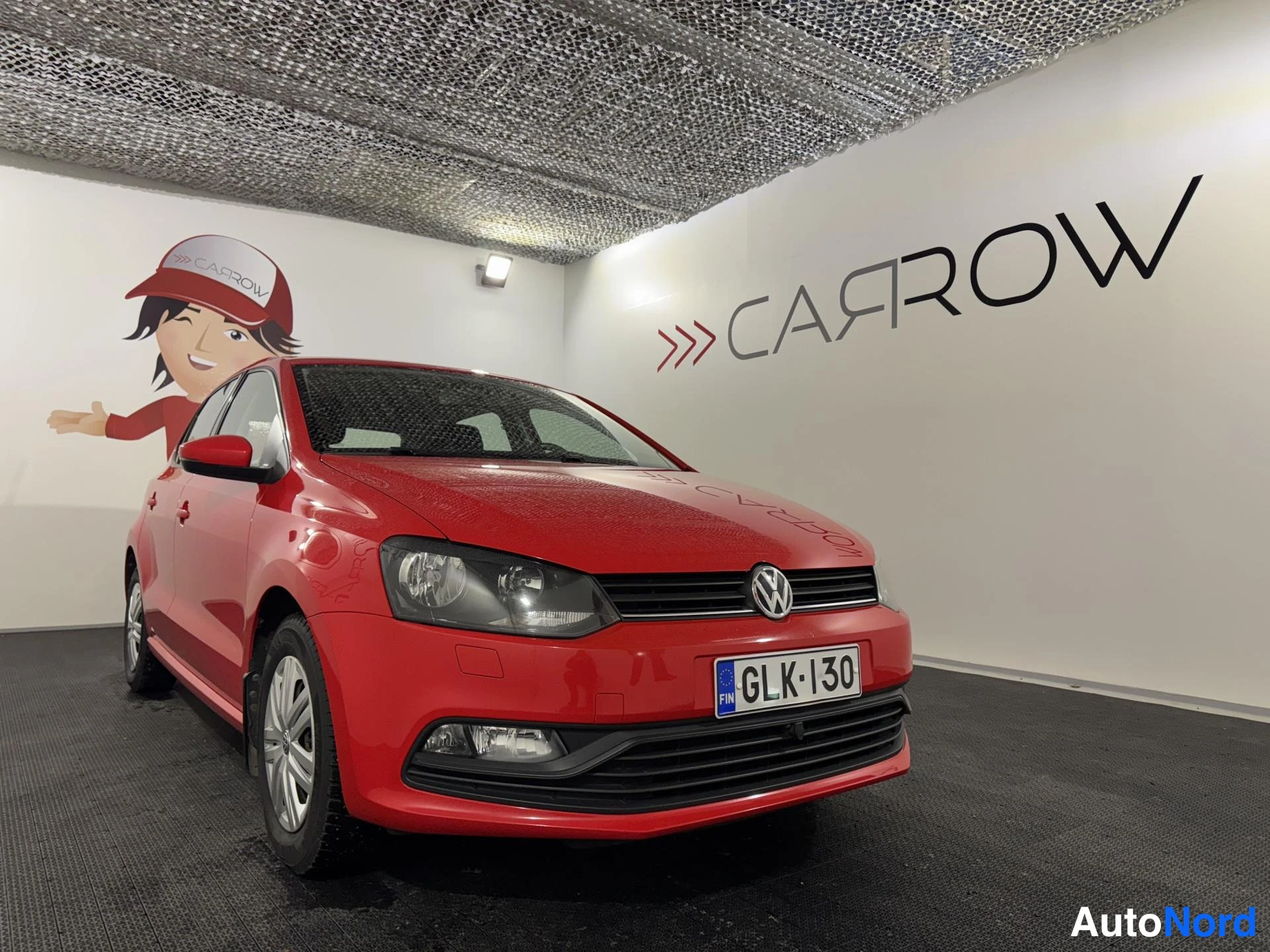 Punainen Volkswagen Polo 2015, etuviisto, keula oikealle, kuva 3