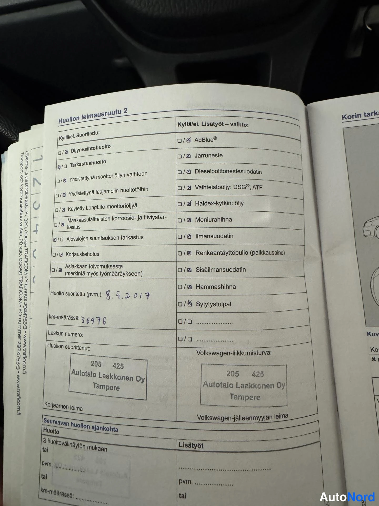 Punainen Volkswagen Polo 2015, yksityiskohta, kuva 16