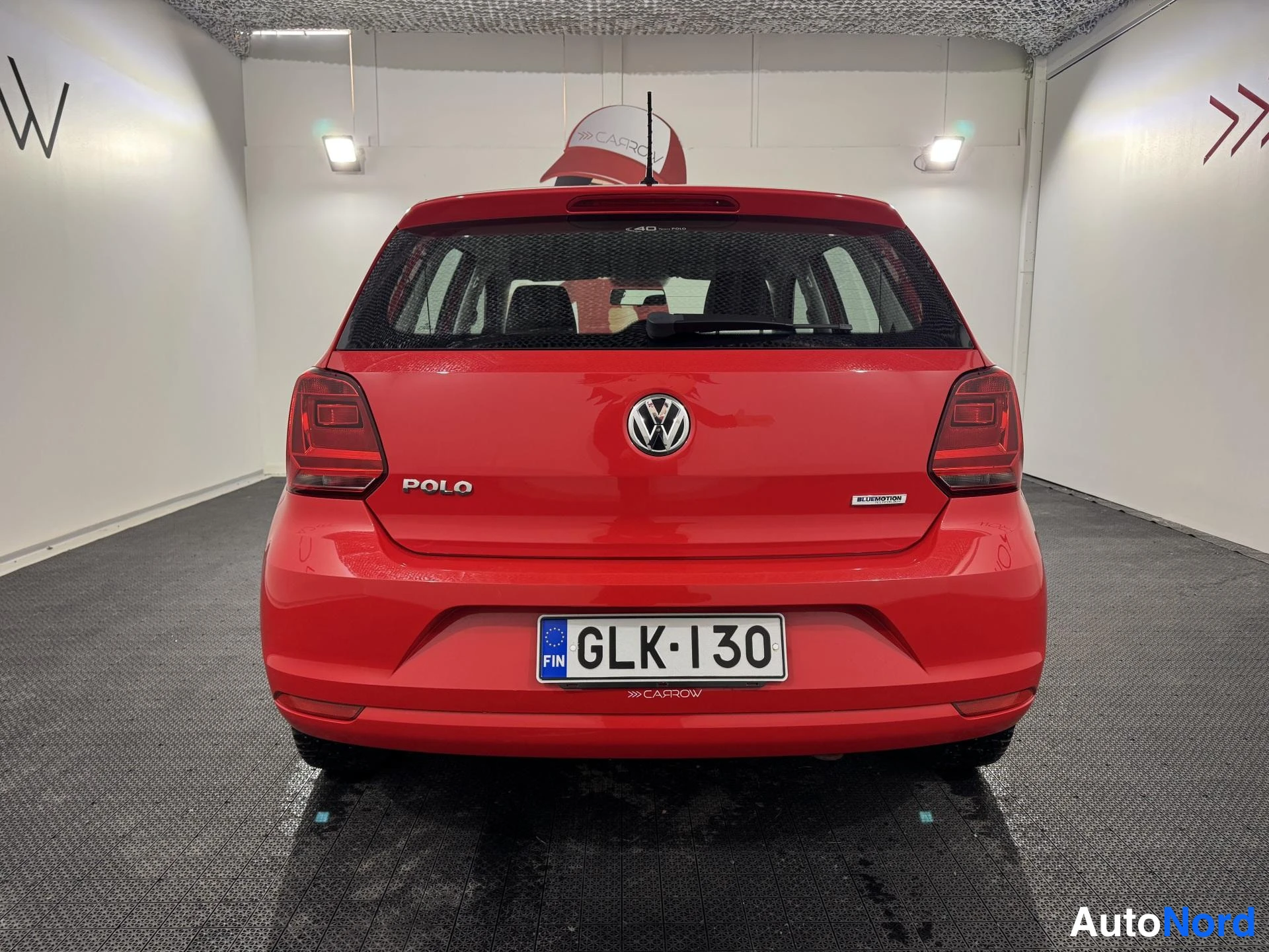 Punainen Volkswagen Polo 2015, takaa, kuva 8