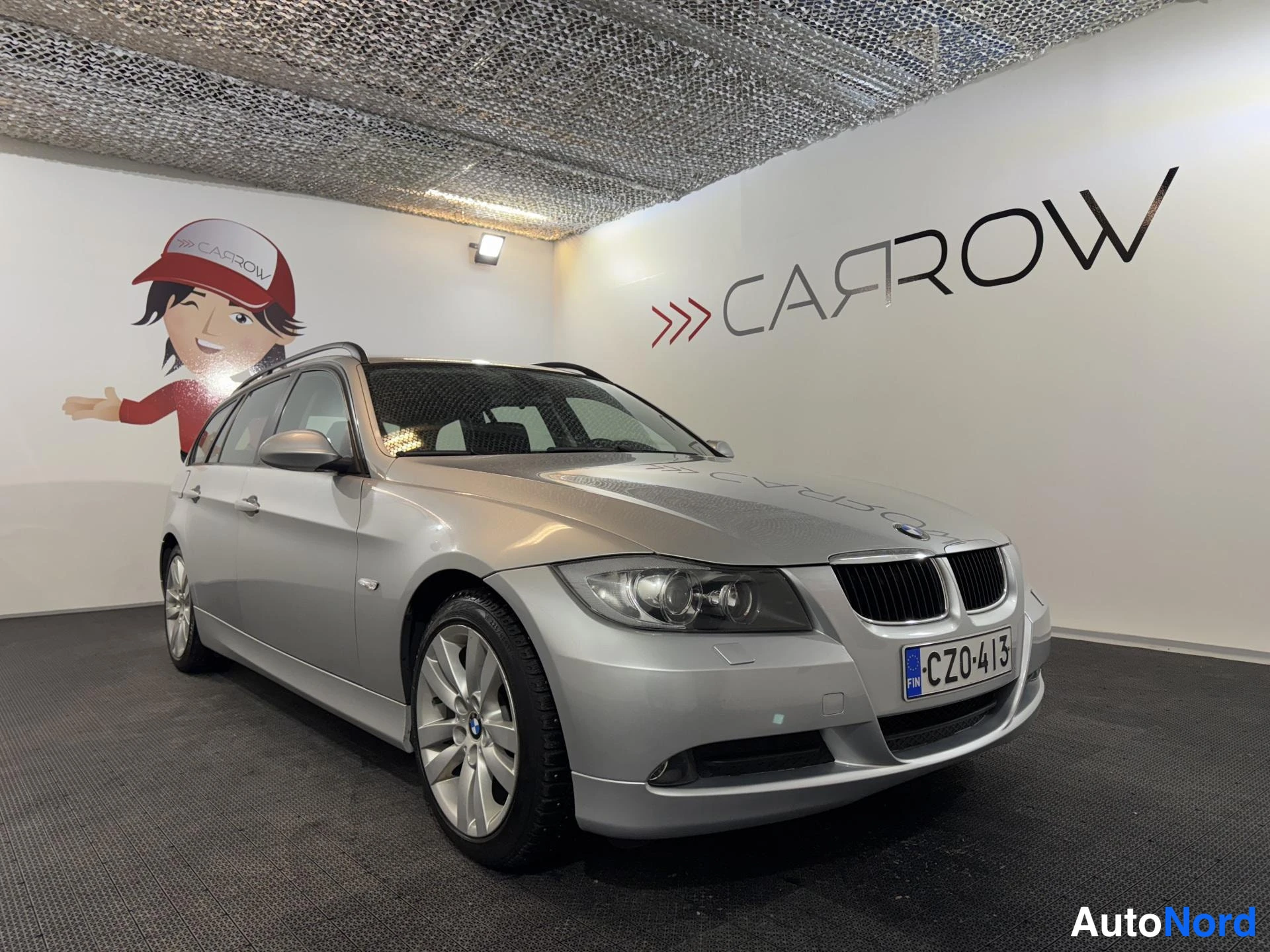 Harmaa BMW 318i 2007, etuviisto, keula oikealle, kuva 2