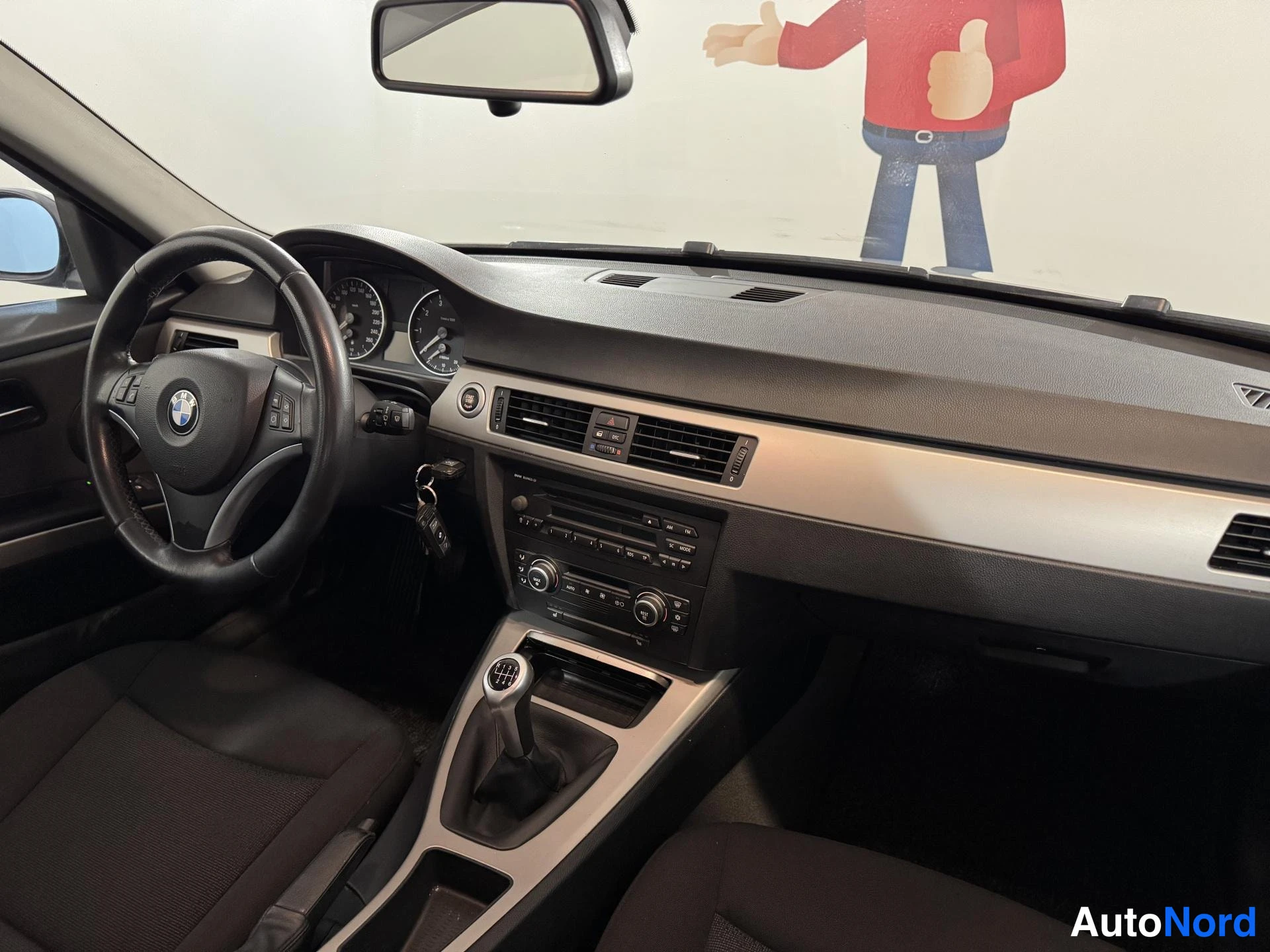 Harmaa BMW 318i 2007, ohjaamo, kuva 11