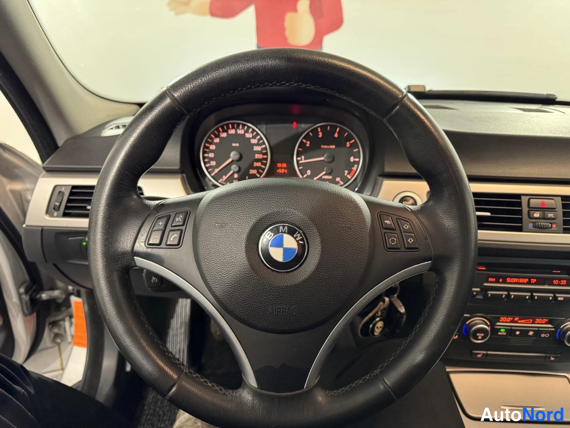 Harmaa BMW 318i 2007, ohjaamo, kuva 14