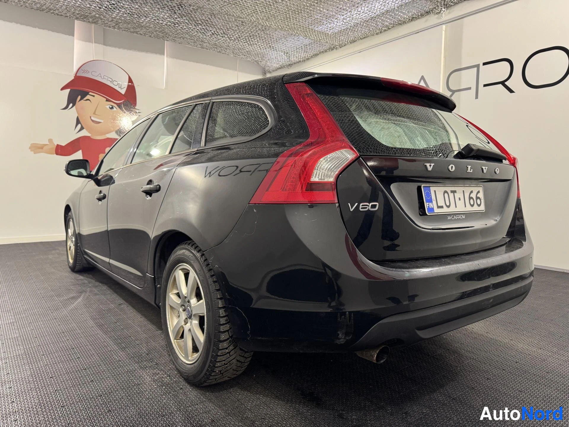 Musta Volvo V60 2012, takaviisto, kuva 7