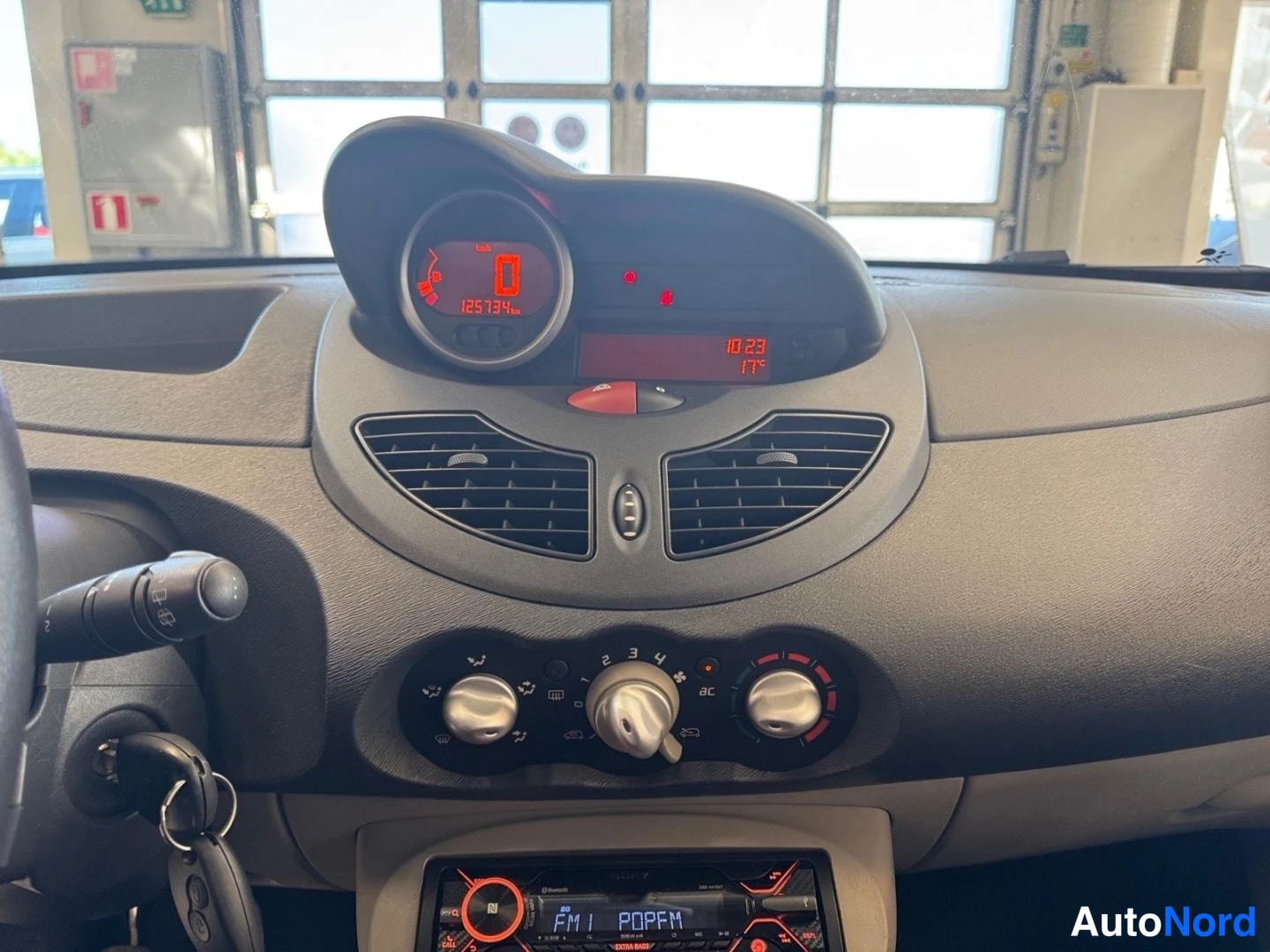 Sininen Renault Twingo 2008, ohjaamo, kuva 14