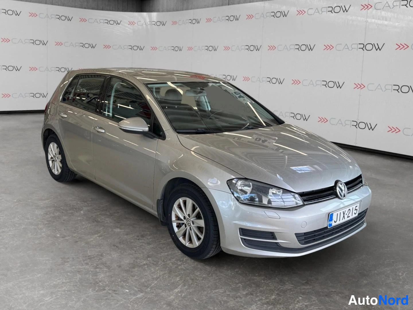 Harmaa Volkswagen Golf 2013, etuviisto, keula oikealle, kuva 2