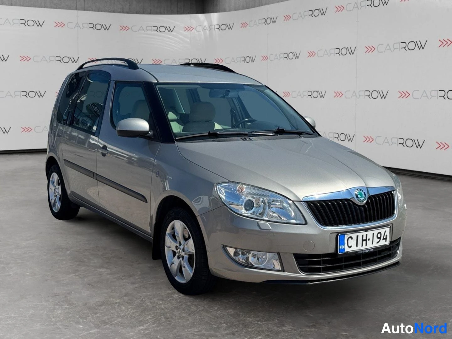 Harmaa Skoda Roomster 2011, etuviisto, keula oikealle, kuva 2
