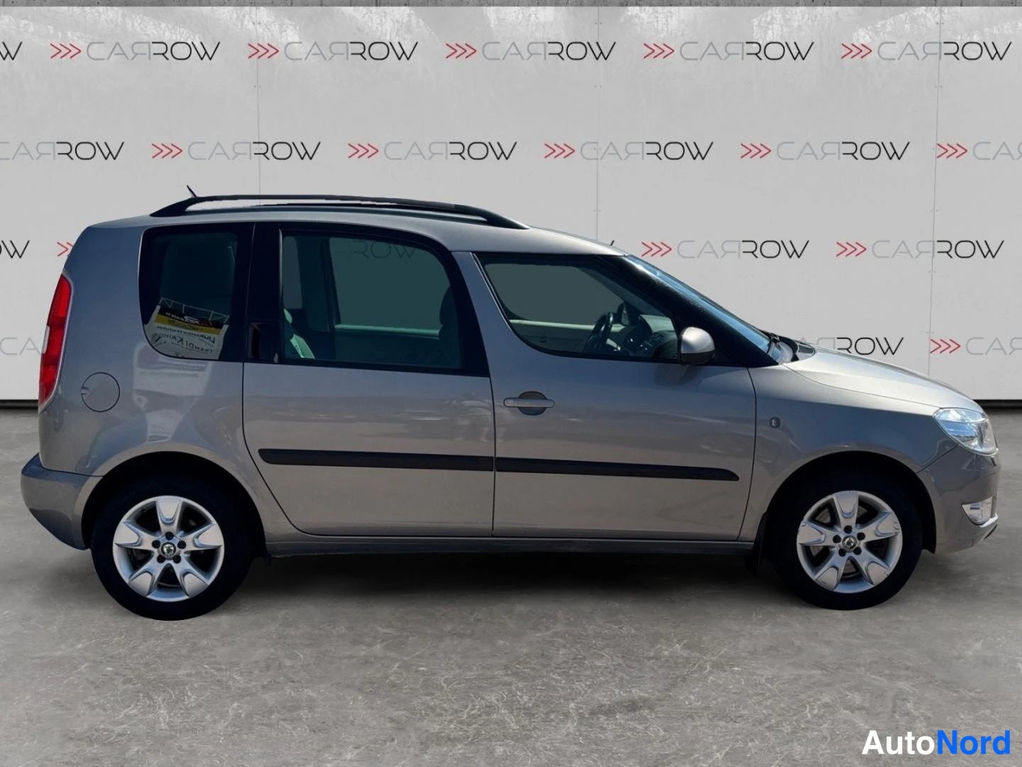 Harmaa Skoda Roomster 2011, etuviisto, keula oikealle, kuva 3