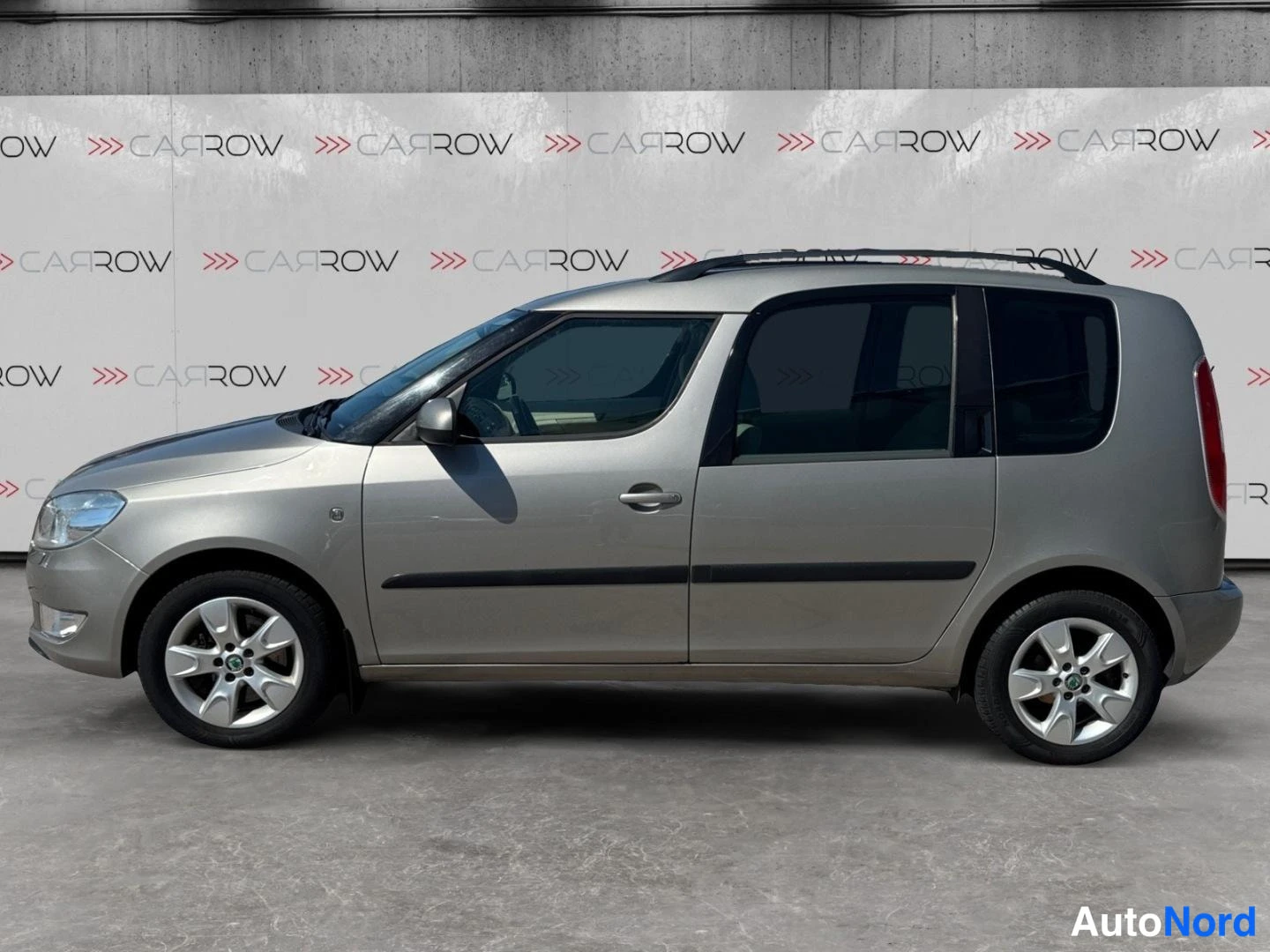 Harmaa Skoda Roomster 2011, sivulta, kuva 5