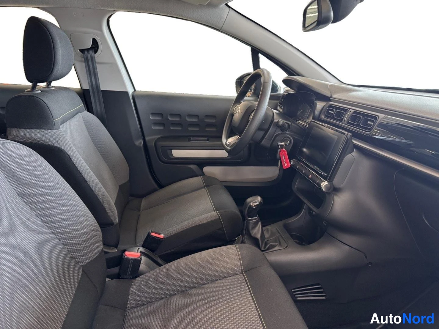 Valkoinen Citroen C3 2020, ohjaamo, kuva 11
