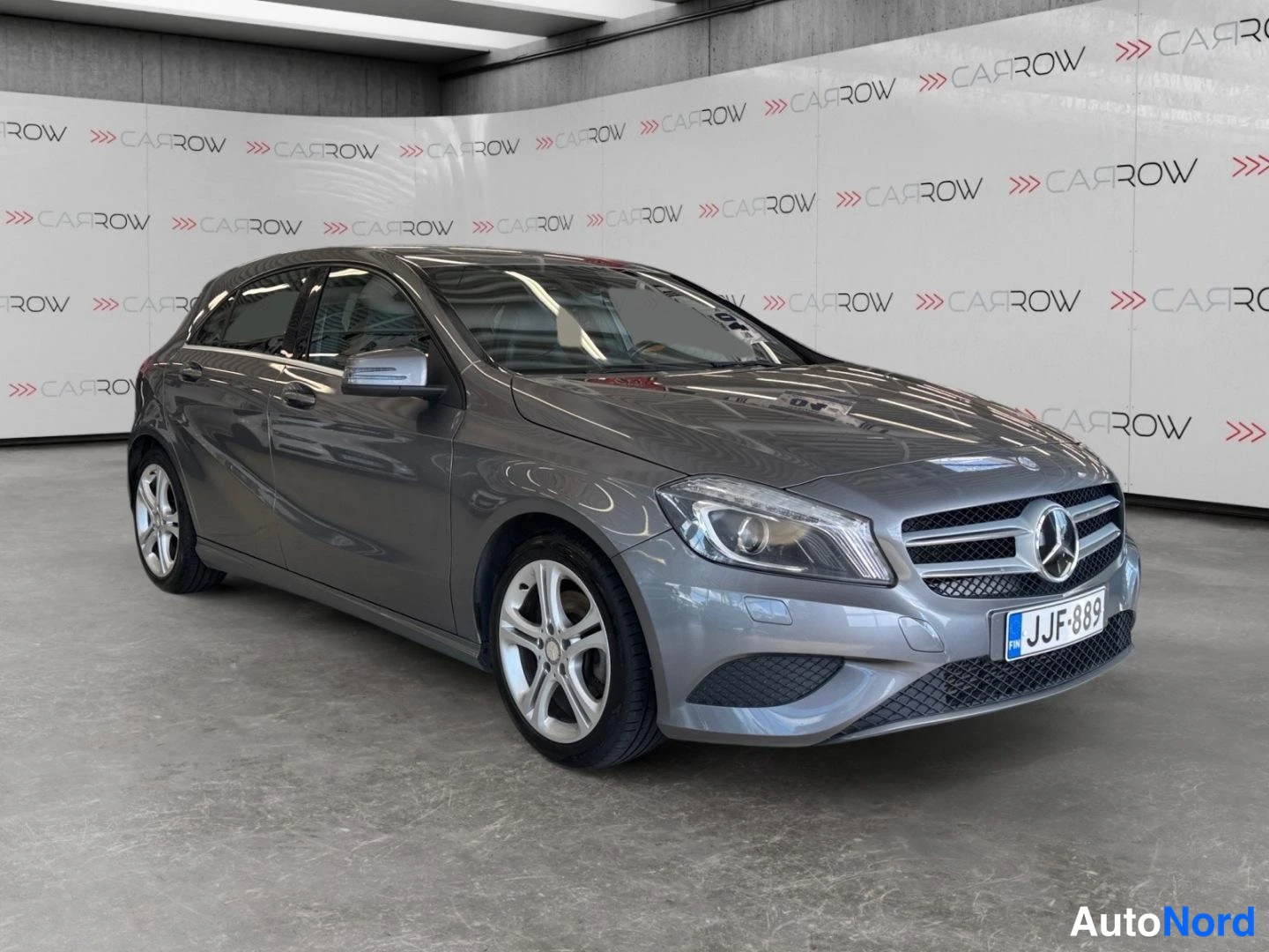 Grey Mercedes-Benz A 180 2014, front three-quarter, nose to the right, photo 2