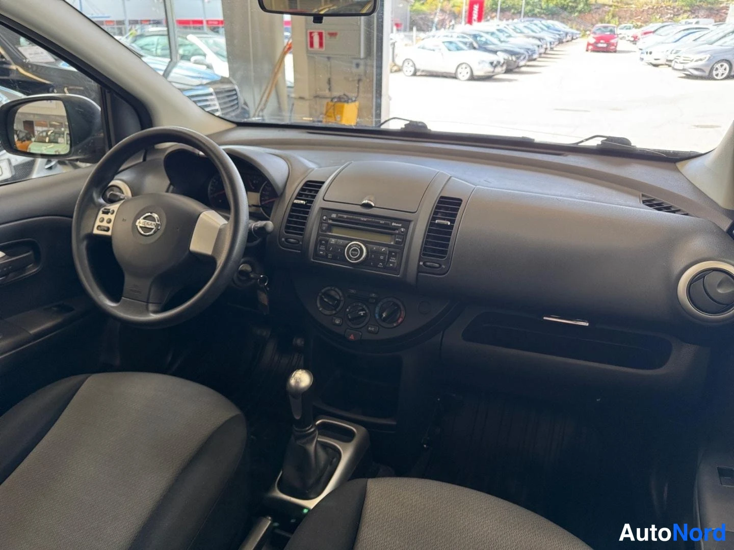 Ruskea Nissan Note 2012, ohjaamo, kuva 12