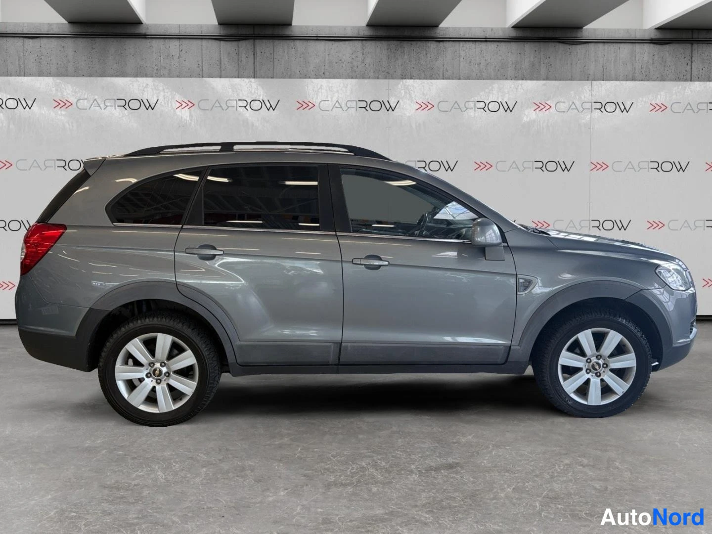 Harmaa Chevrolet Captiva 2010, sivulta, kuva 5