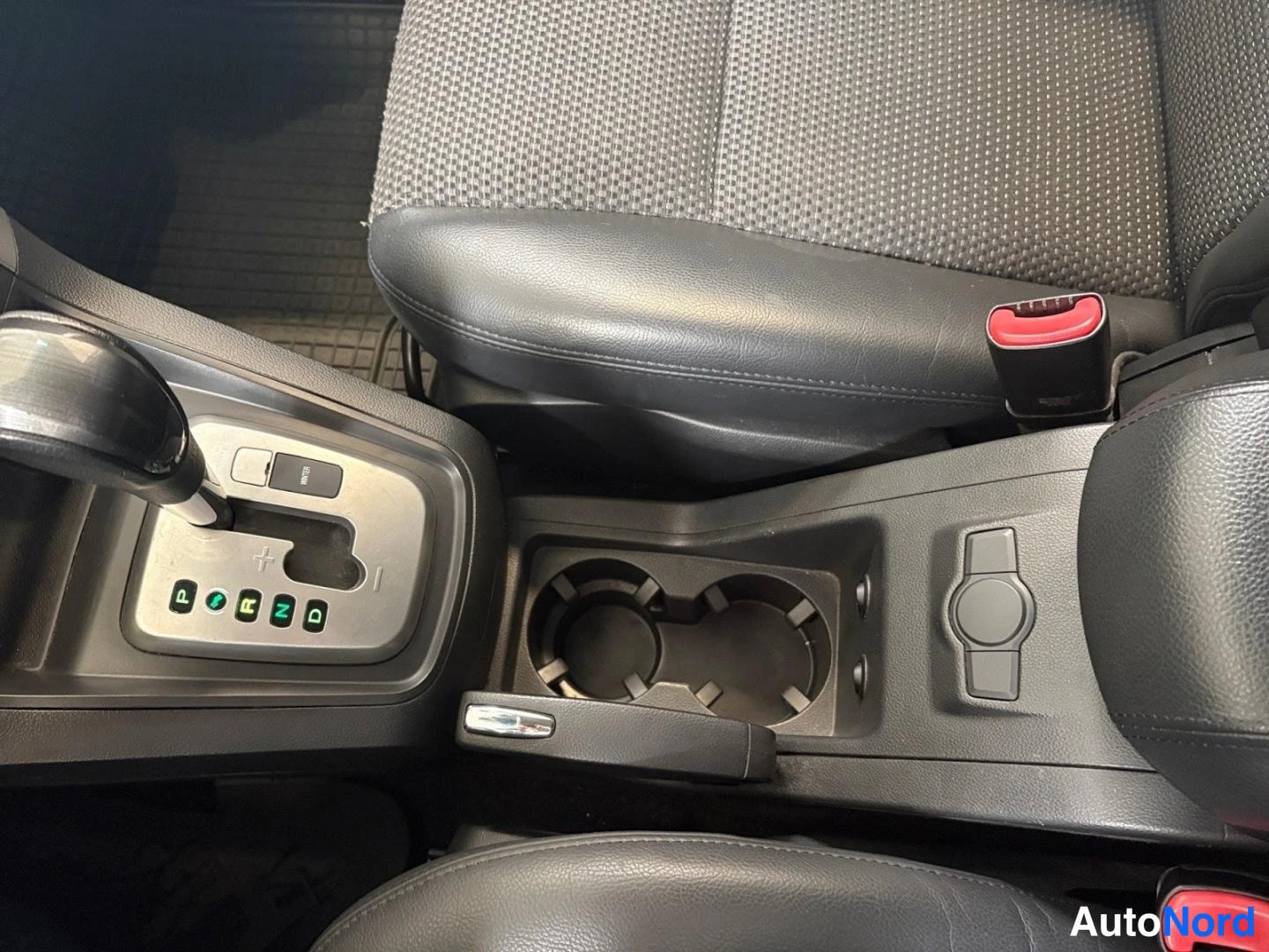 Harmaa Chevrolet Captiva 2010, yksityiskohta, kuva 18