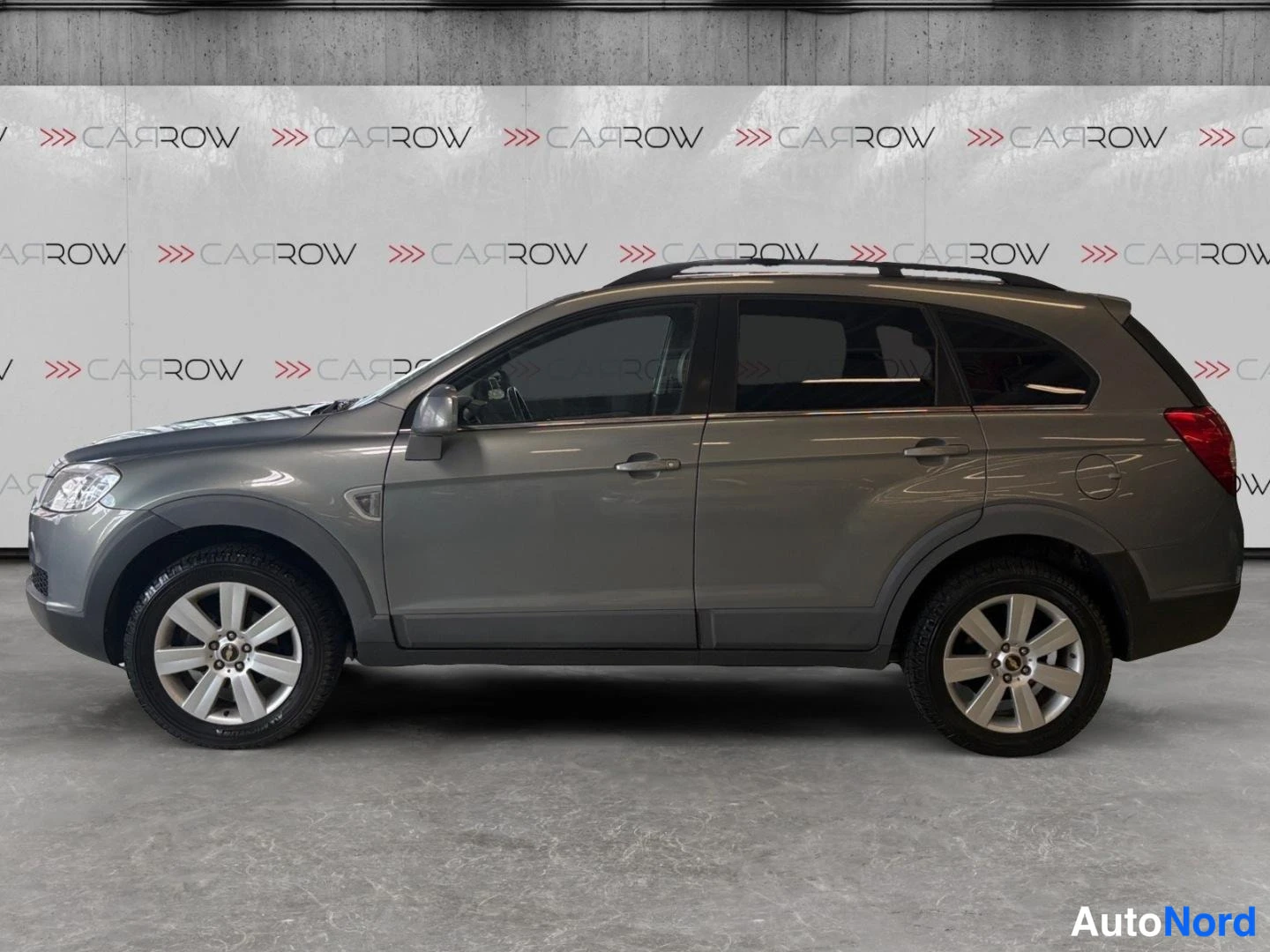 Harmaa Chevrolet Captiva 2010, etuviisto, keula vasemmalle, kuva 2