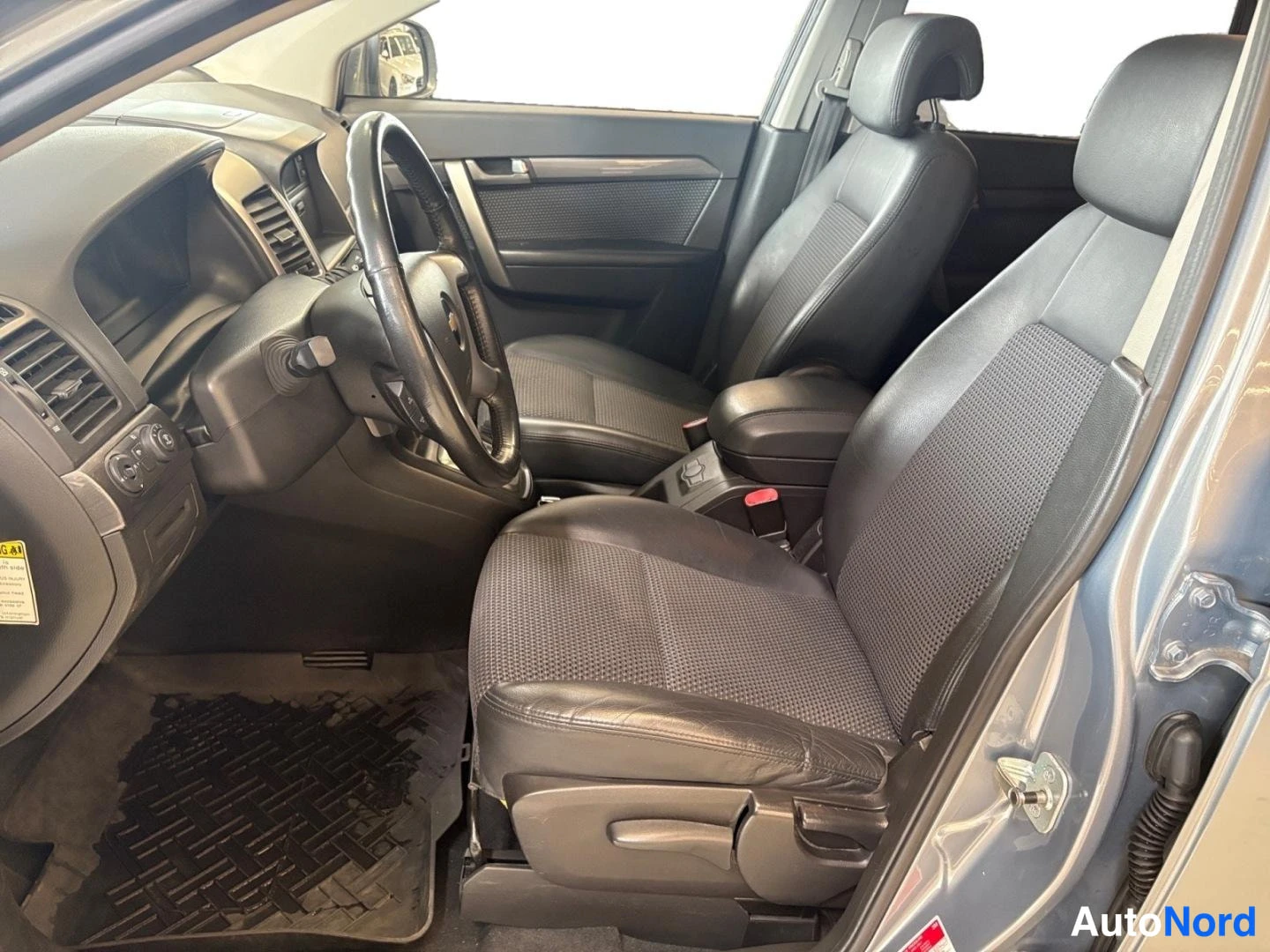 Harmaa Chevrolet Captiva 2010, etuistuimet, kuva 12