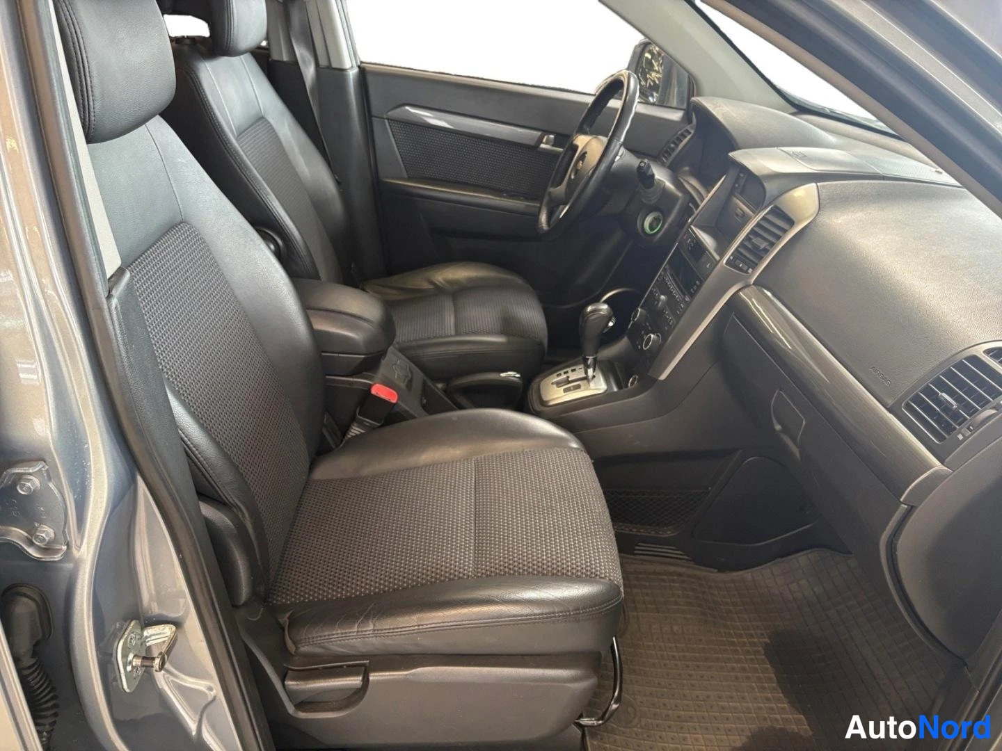 Harmaa Chevrolet Captiva 2010, etuistuimet, kuva 13