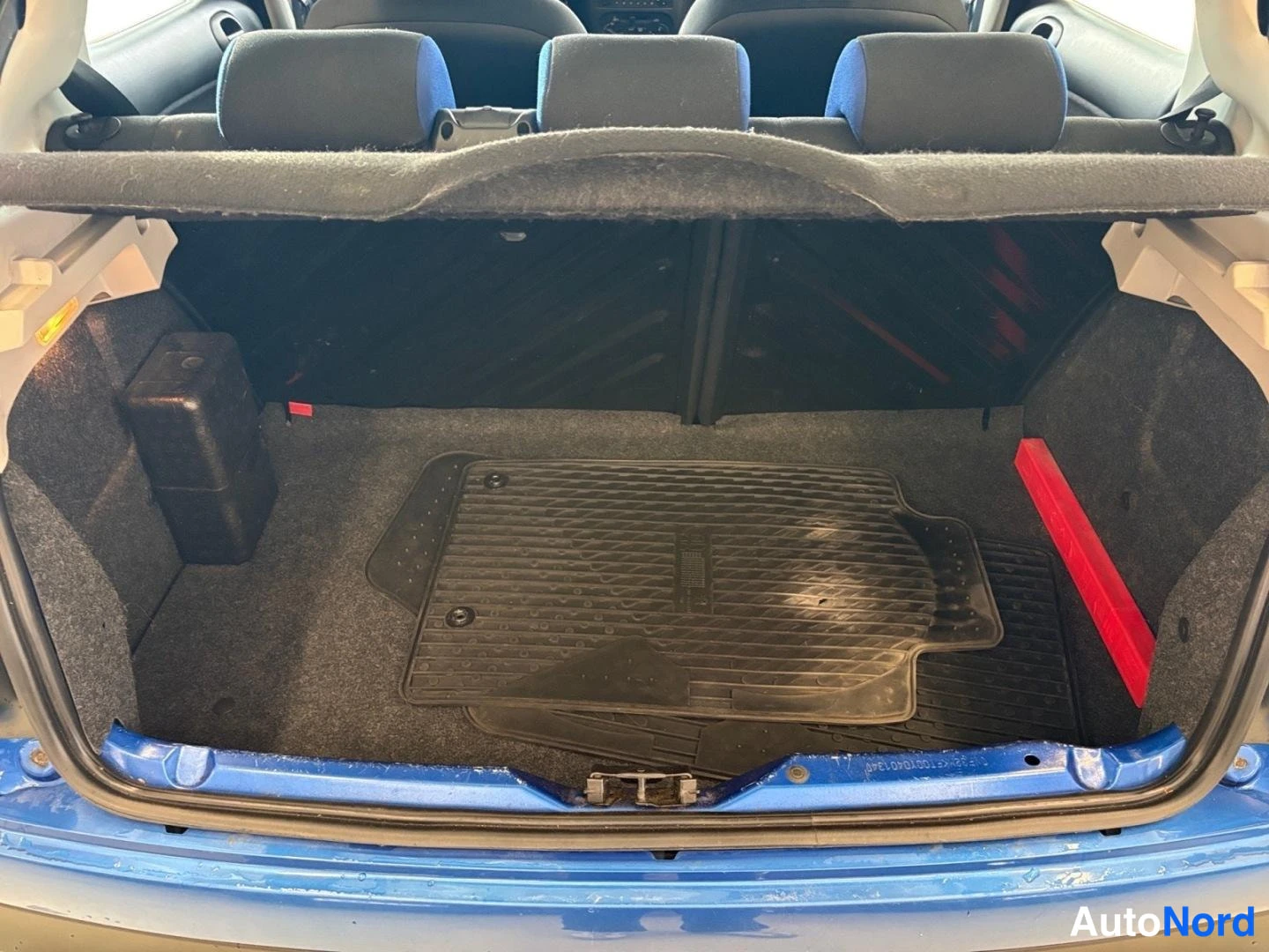Sininen Peugeot 206+ 2012, tavaratila, kuva 15