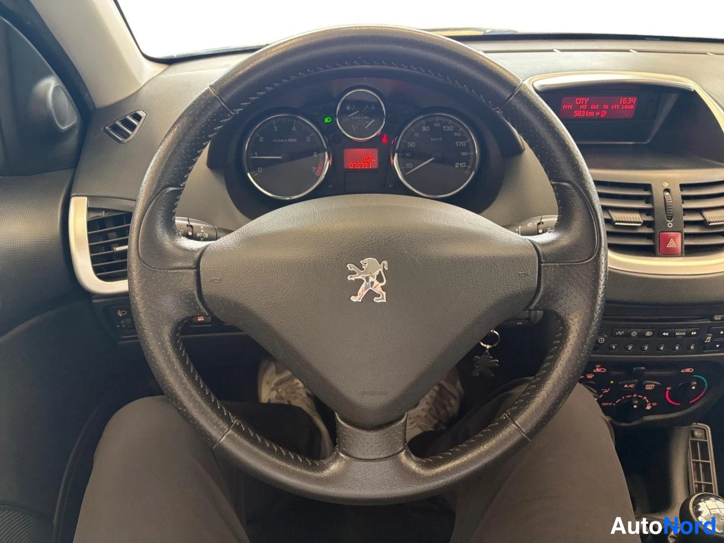 Sininen Peugeot 206+ 2012, ohjaamo, kuva 11