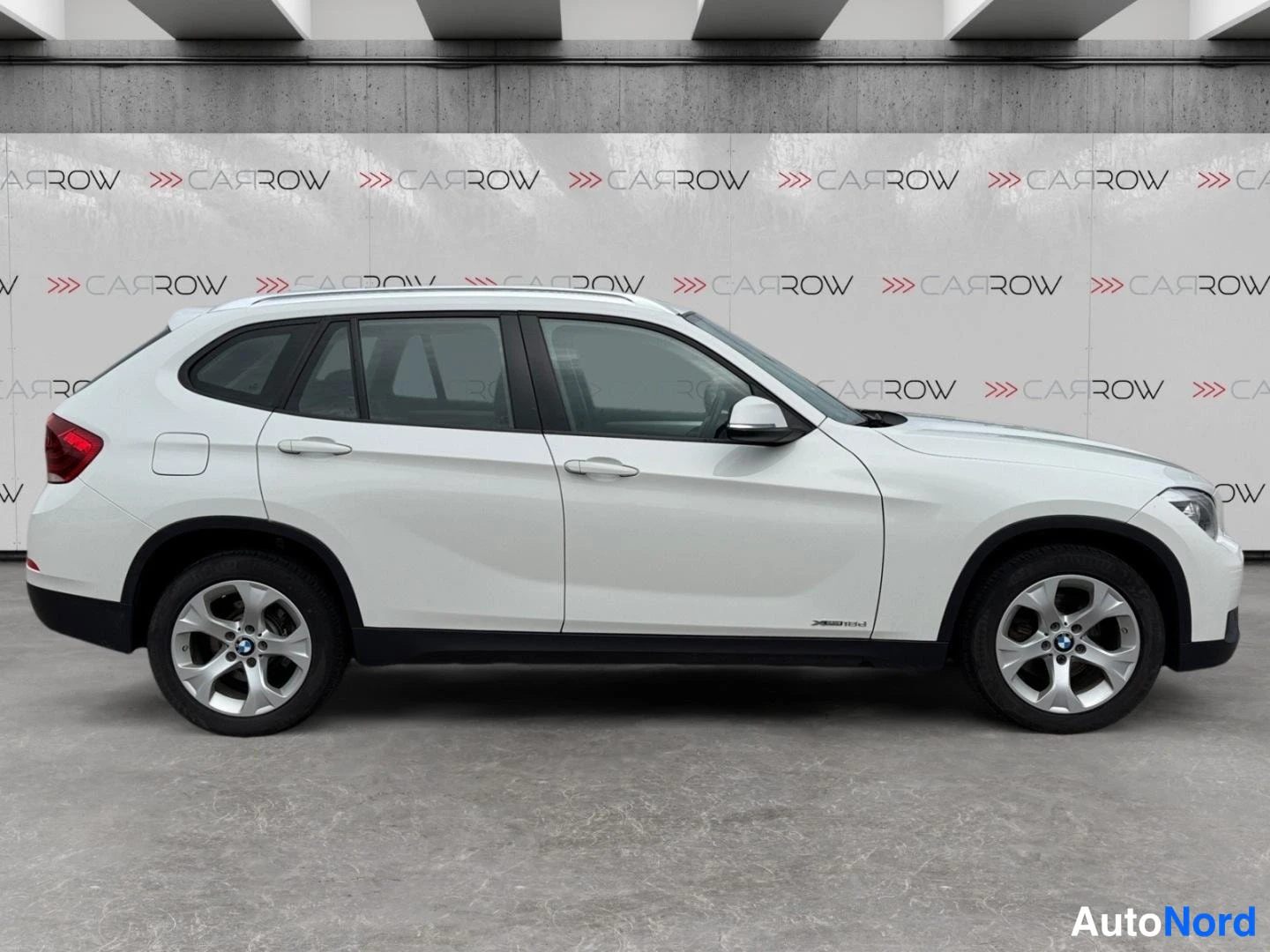 Valkoinen BMW X1 xDrive18d 2014, sivulta, kuva 5
